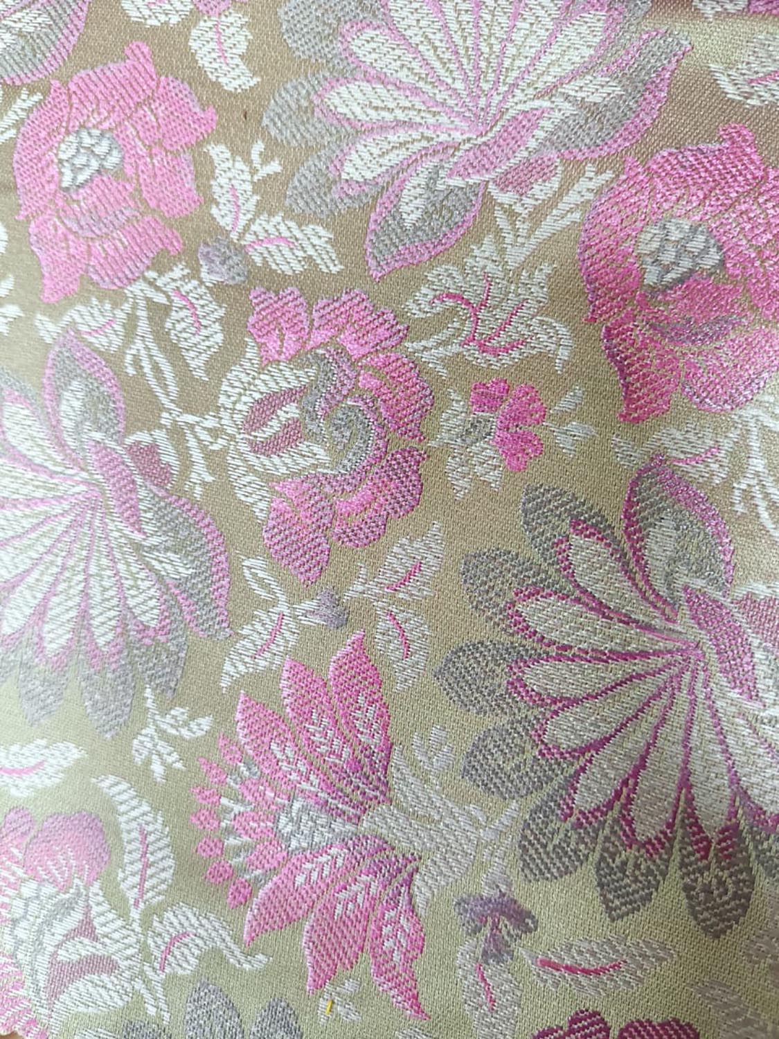 Pastel Handloom Banarasi Tanchui Silk Fabric ( 2.5 Mtr ) - Luxurion World