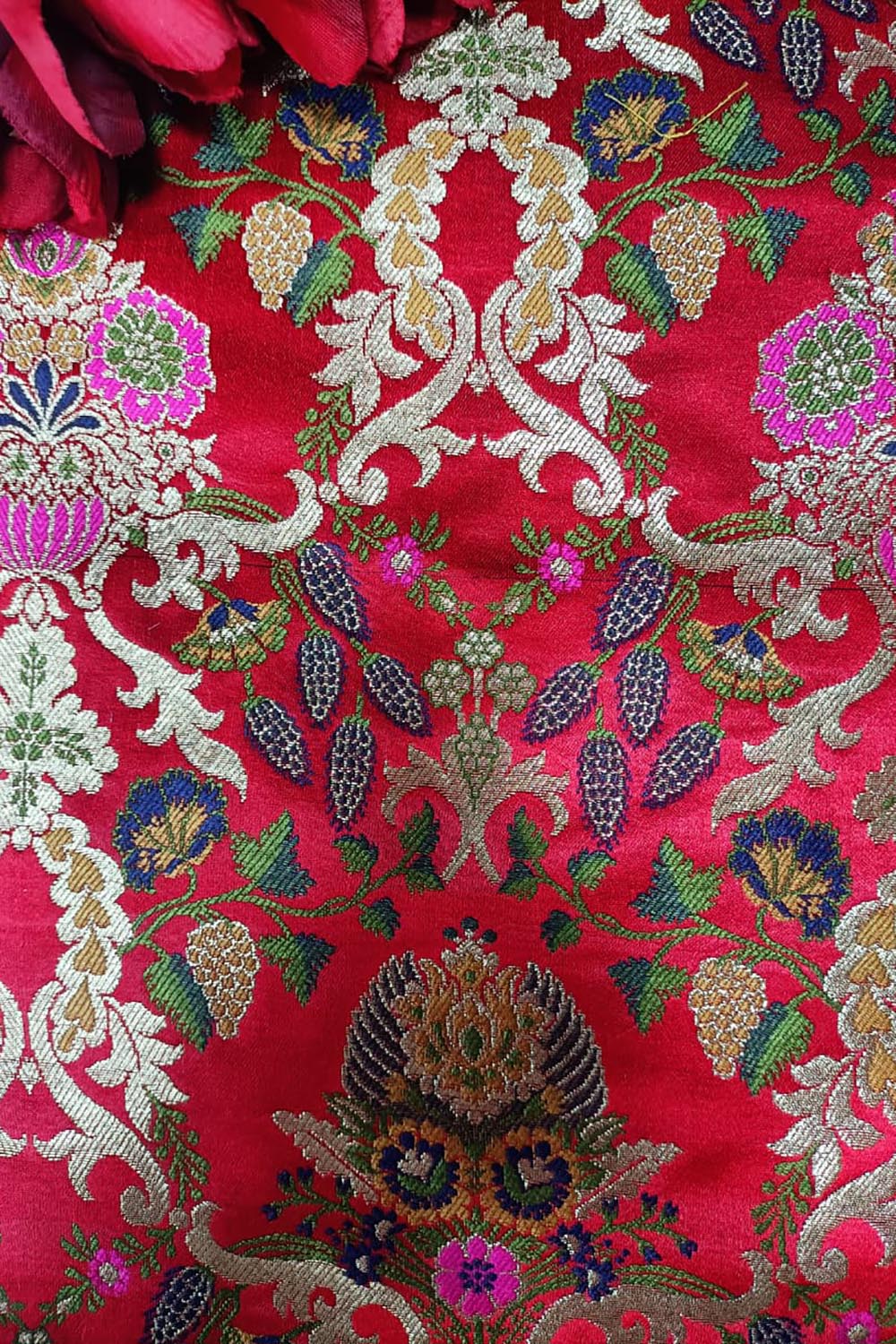 Red Handloom Banarasi Kimkhwab Silk Meenakari Flower Design Fabric ( 2.5 Mtr ) - Luxurion World
