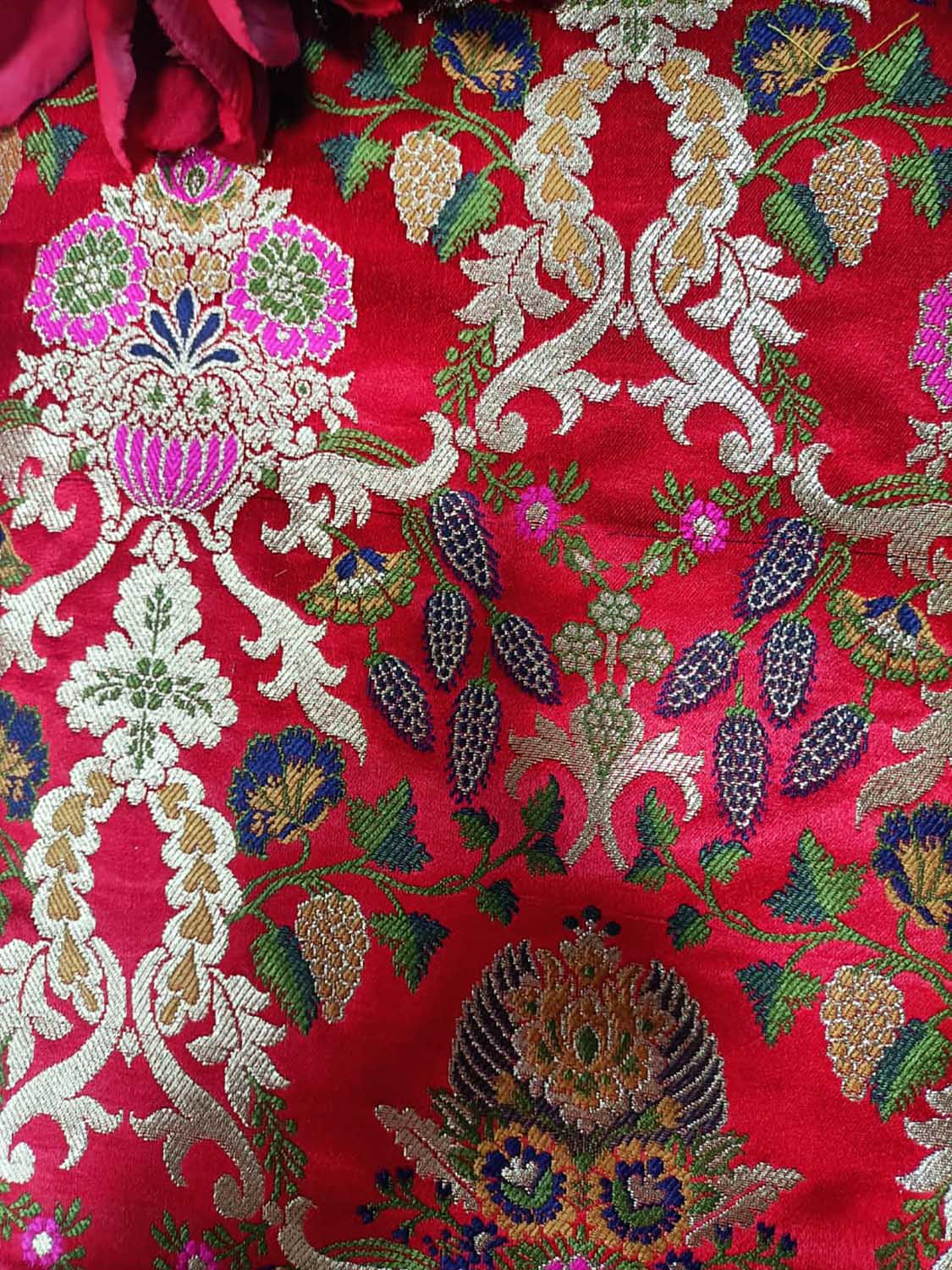 Red Handloom Banarasi Kimkhwab Silk Meenakari Flower Design Fabric ( 2.5 Mtr ) - Luxurion World