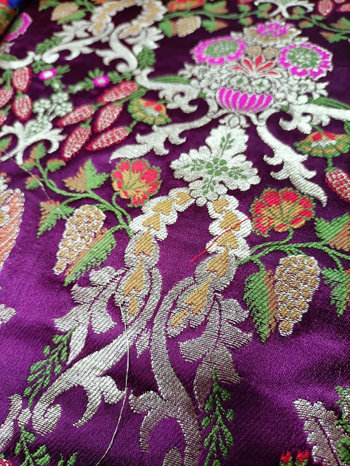 Exquisite Purple Handloom Banarasi Kimkhwab Silk Meenakari Flower Design Fabric ( 2.5 Mtr ) - Luxurion World