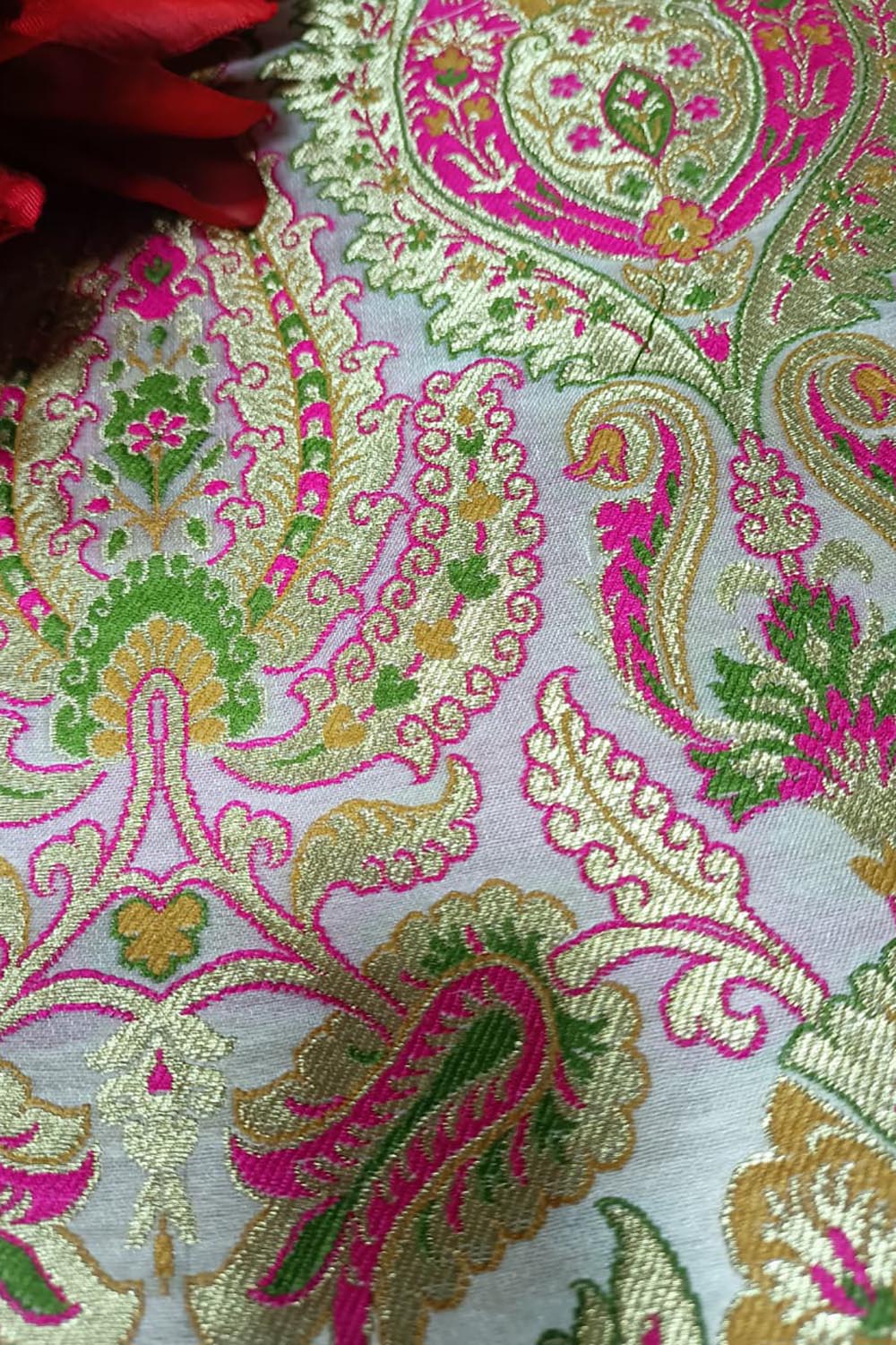 Pastel Handloom Banarasi Kimkhwab Silk Meenakari Flower Design Fabric ( 2.5 Mtr ) - Luxurion World