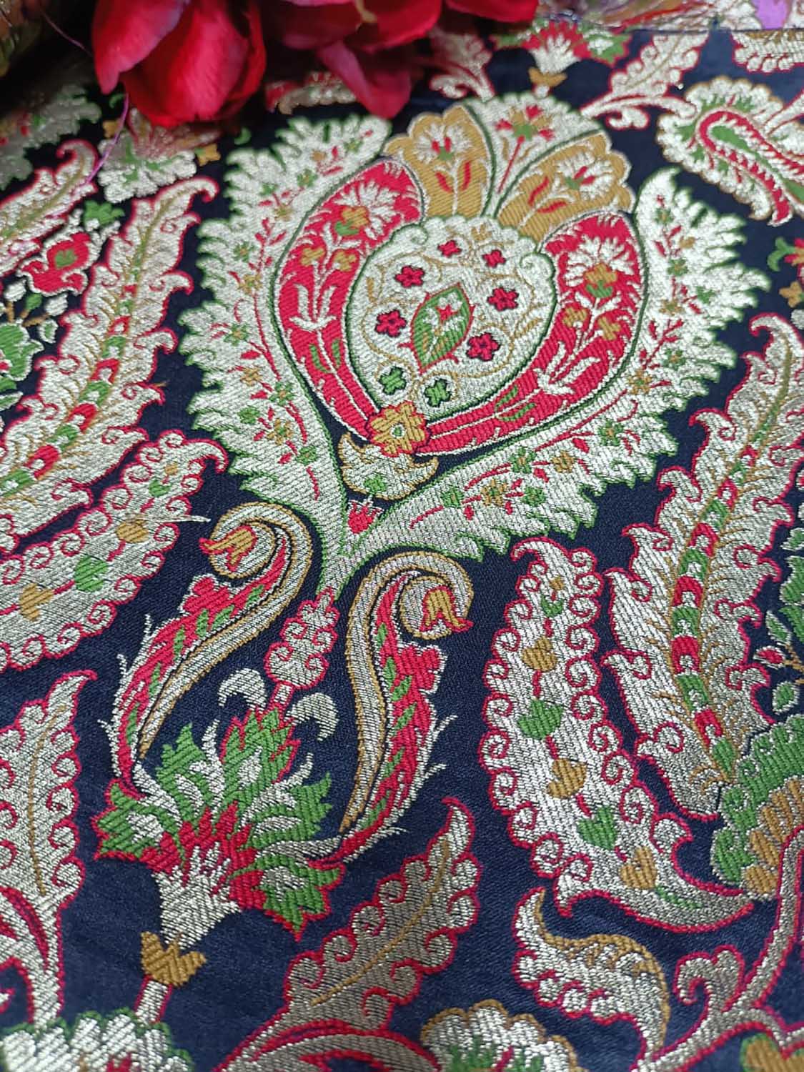 Black Handloom Banarasi Kimkhwab Silk Meenakari Flower Design Fabric ( 2.5 Mtr ) - Luxurion World