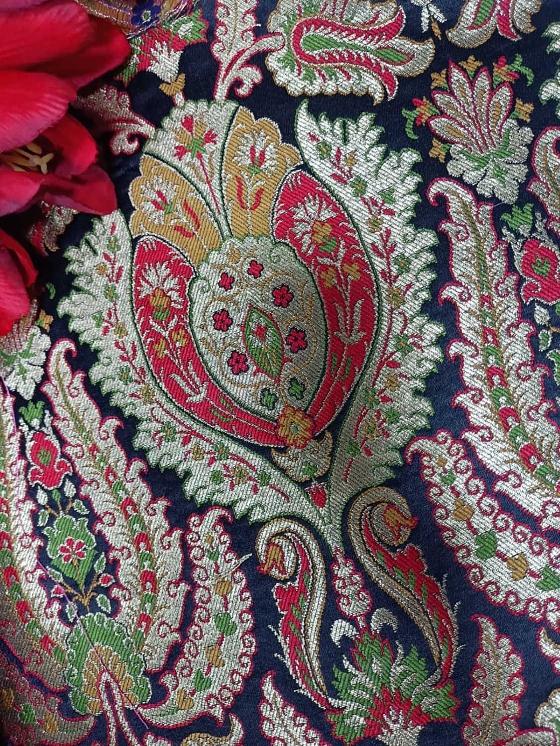 Black Handloom Banarasi Kimkhwab Silk Meenakari Flower Design Fabric ( 2.5 Mtr ) - Luxurion World