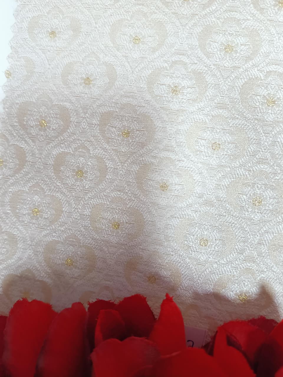 Dyeable Handloom Banarasi Silk Fabric ( 2.5 Mtr ) - Luxurion World