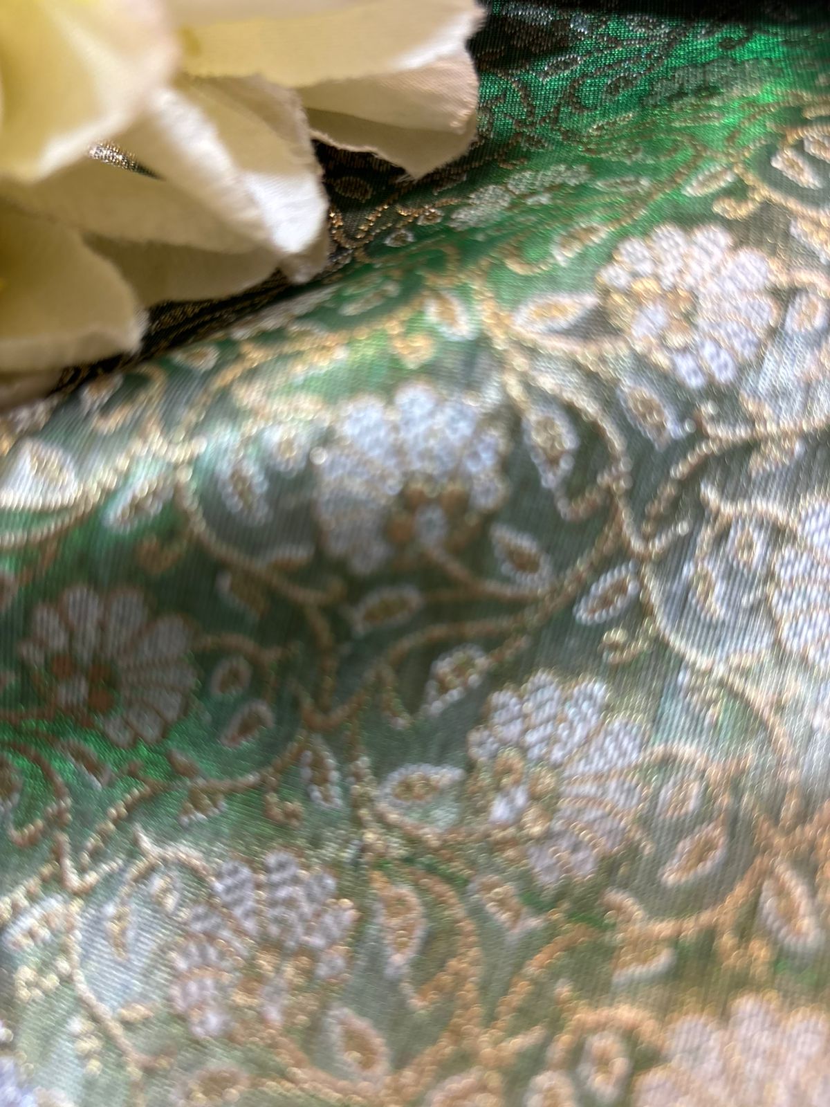 Green Handloom Banarasi Tissue Brocade Sona Roopa Flower Design Fabric ( 2.5 Mtr ) - Luxurion World