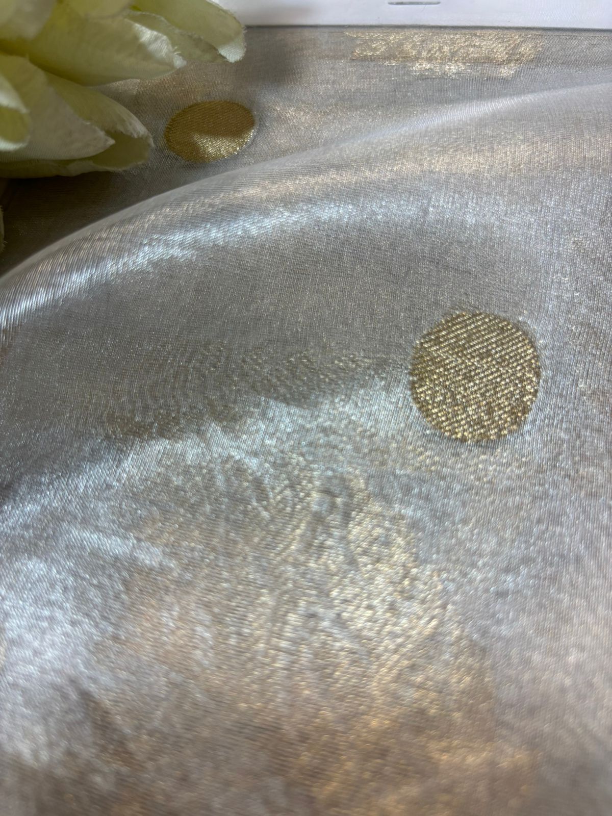 Dyeable Handloom Banarasi Tissue Organza Fabric ( 2.5 Mtr ) - Luxurion World