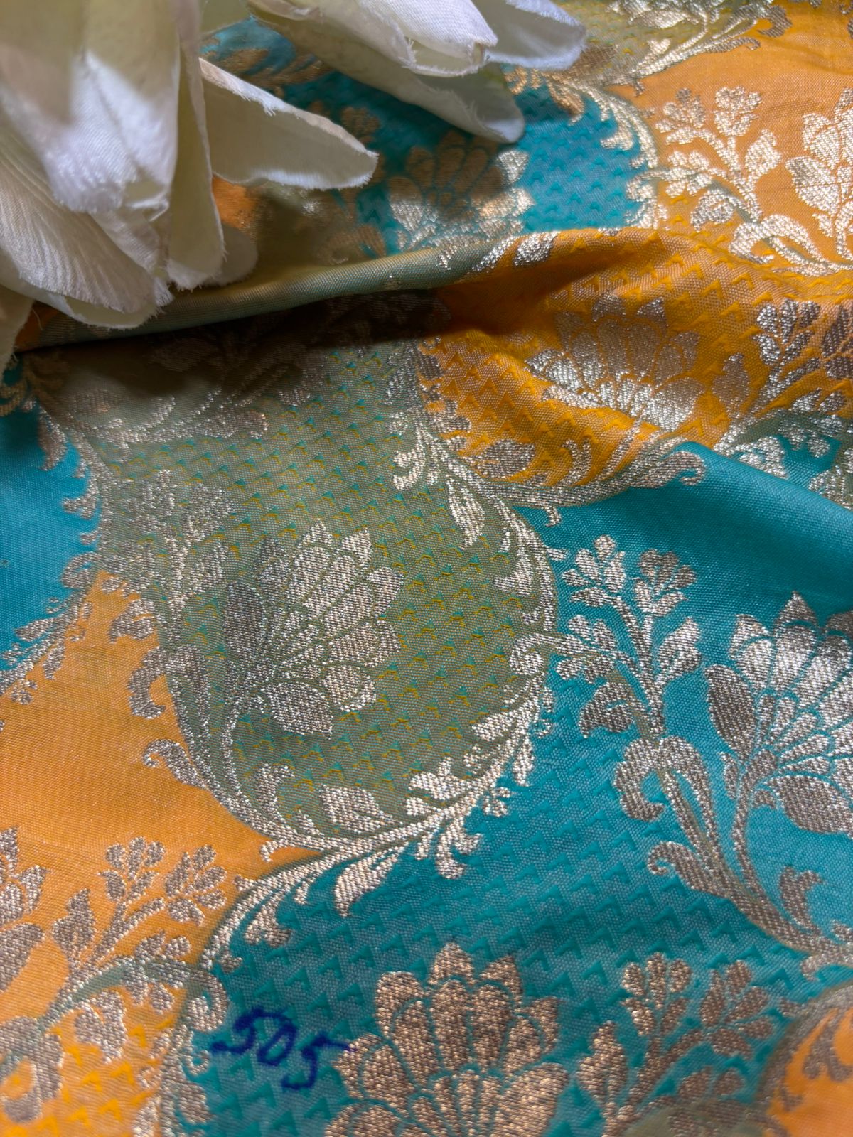 Multicolor Handloom Banarasi Silk Rangkat Fabric ( 1 Mtr ) - Luxurion World