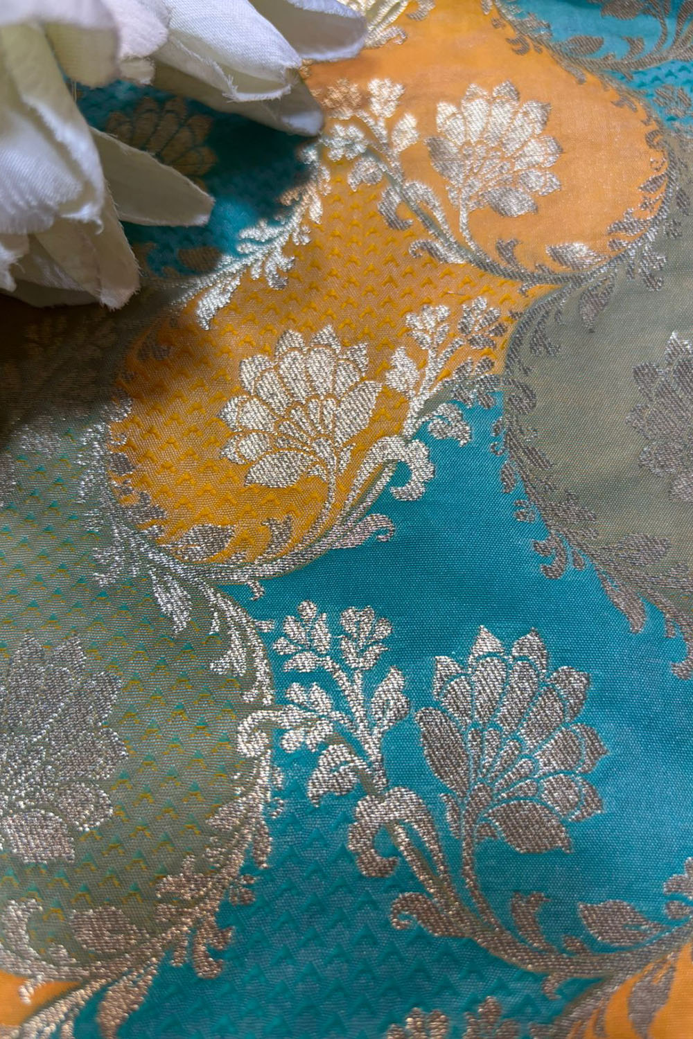 Multicolor Handloom Banarasi Silk Rangkat Fabric ( 1 Mtr ) - Luxurion World