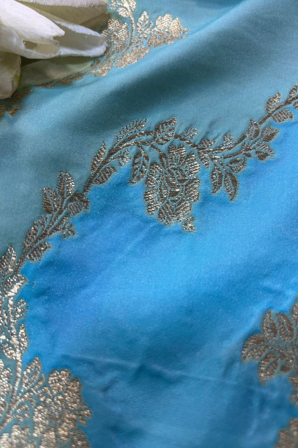 Multicolor Handloom Banarasi Silk Rangkat Fabric ( 1 Mtr ) - Luxurion World