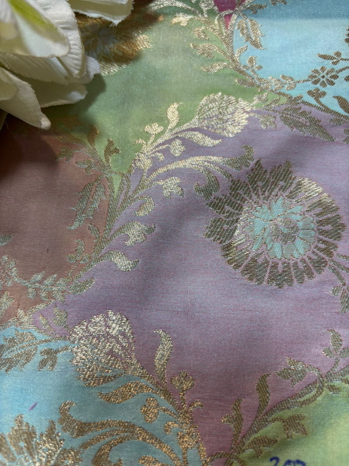 Multicolor Handloom Banarasi Silk Rangkat Fabric ( 1 Mtr ) - Luxurion World