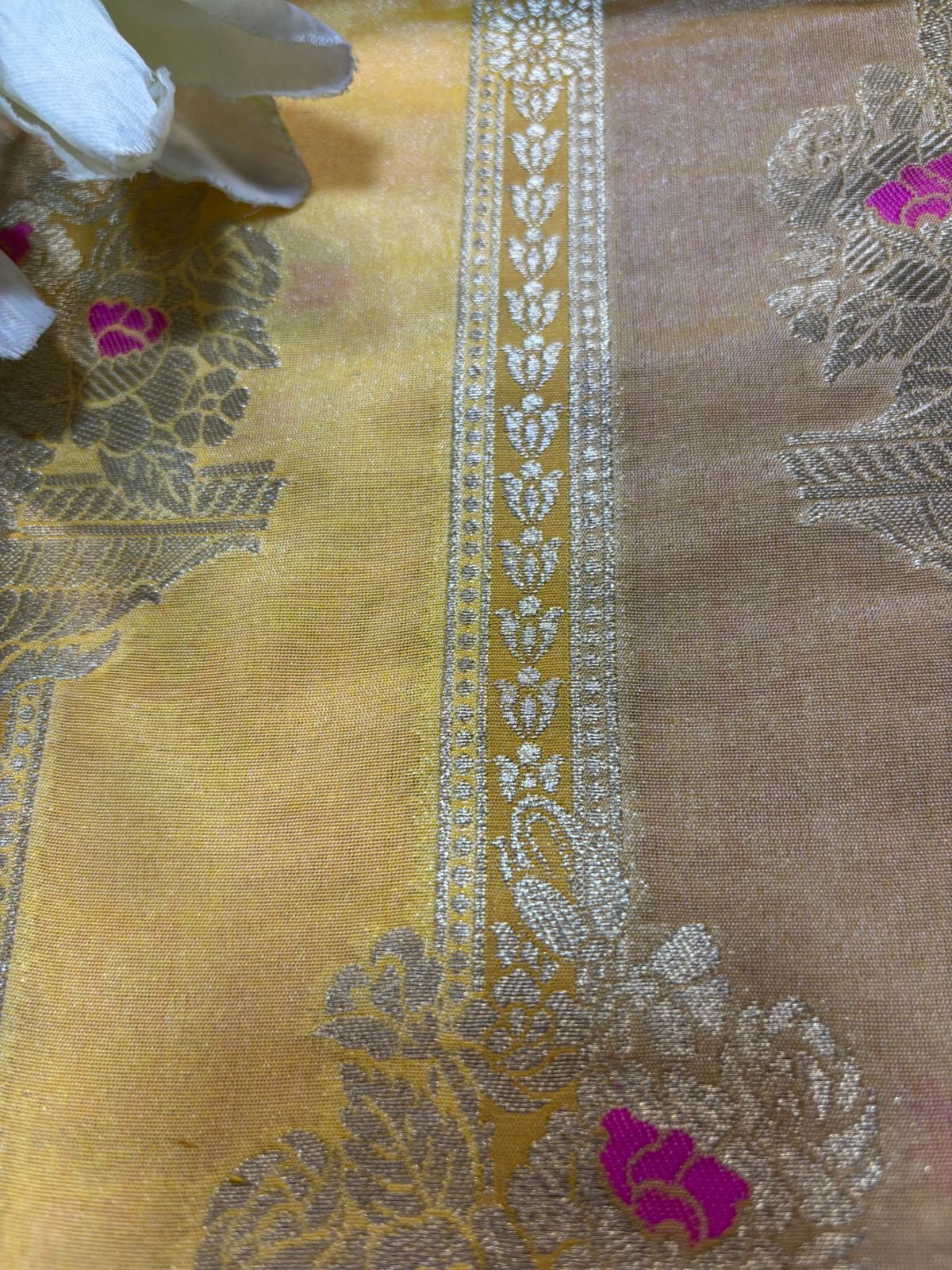 Multicolor Handloom Banarasi Silk Rangkat Fabric ( 1 Mtr ) - Luxurion World