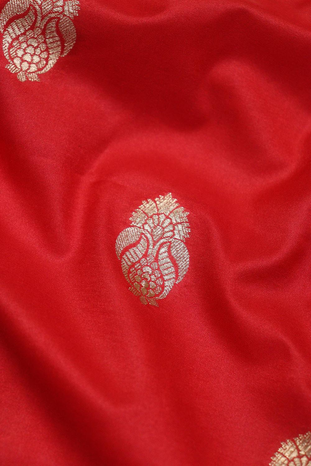Red Banarasi Silk Fabric ( 1 Mtr ) - Luxurion World