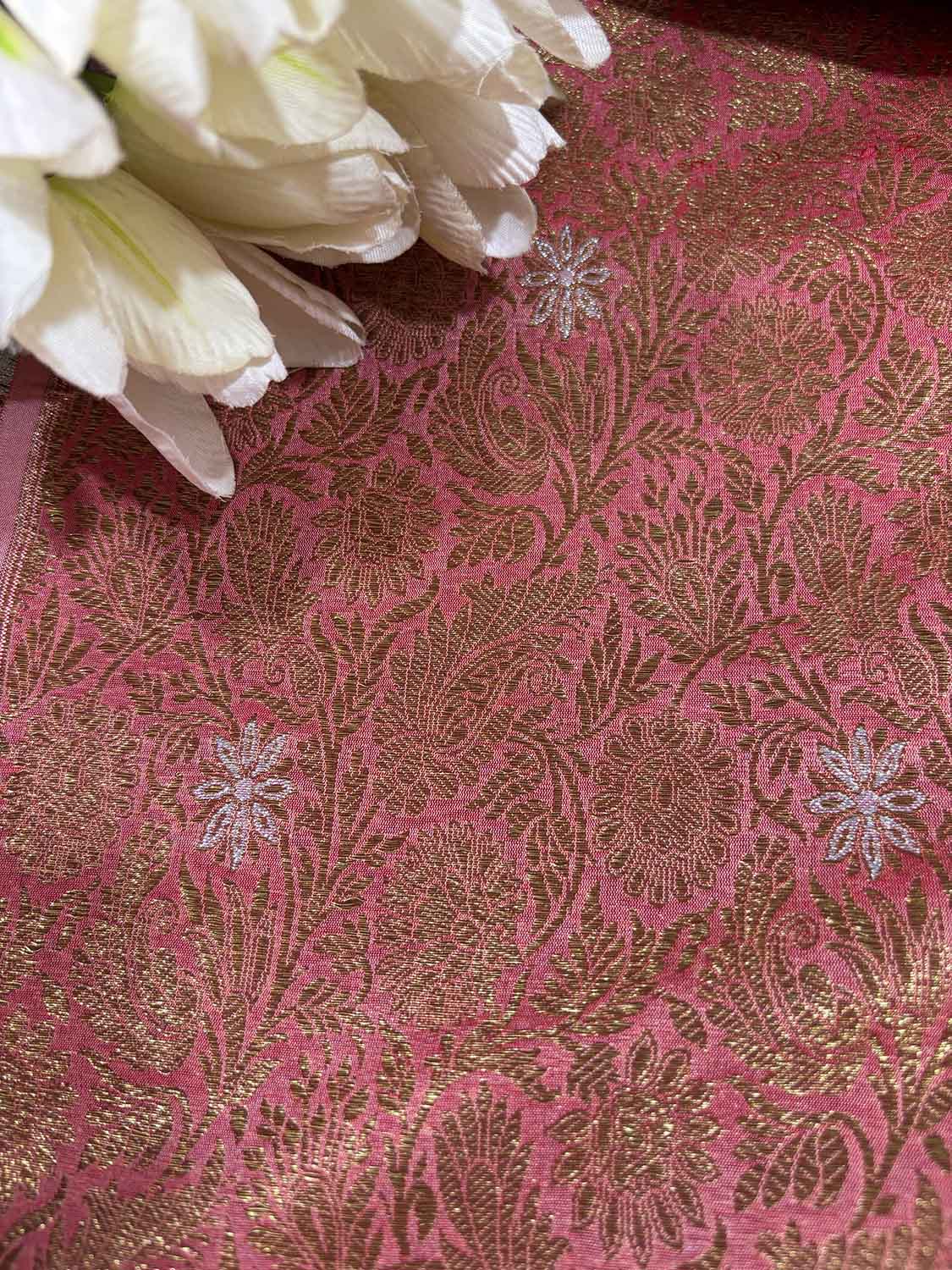 Elegant Peach Banarasi Silk Antique Zari Fabric ( 2.5 Mtr ) - Luxurion World