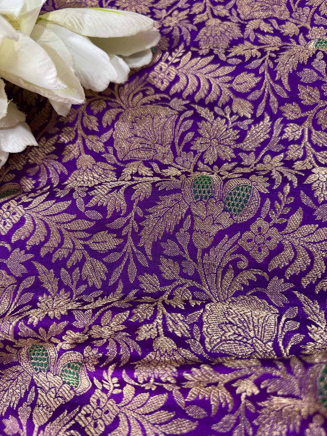 Elegant Purple Banarasi Pure Katan Silk Flower Design Fabric ( 2.5 Mtr ) - Luxurion World