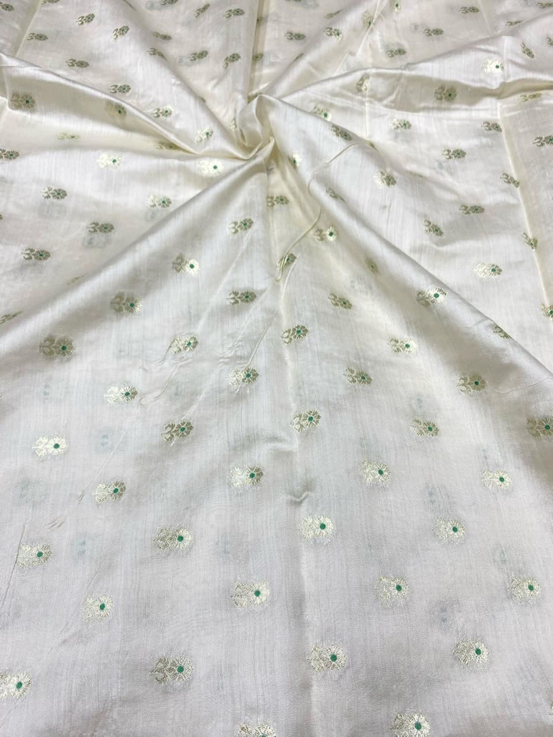 Dyeable Banarasi Pure Chinya Silk Handloom Fabric (2.5 mtr) - Luxurion World