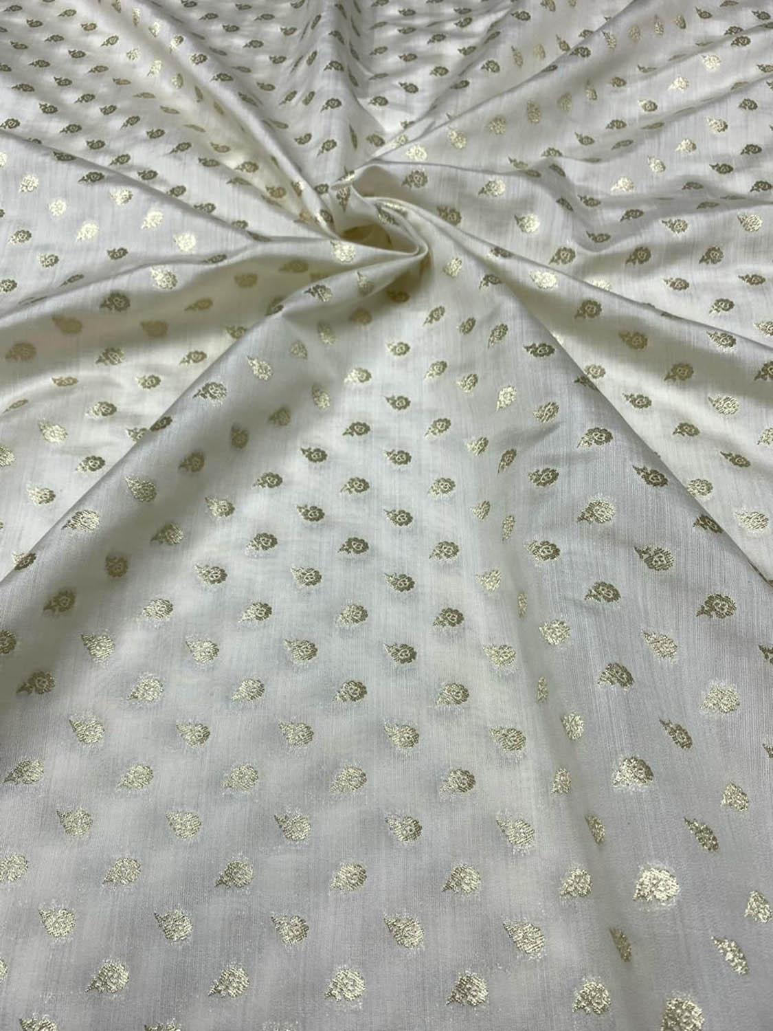 Dyeable Banarasi Pure Chinya Silk Handloom Fabric (2.5 mtr) - Luxurion World