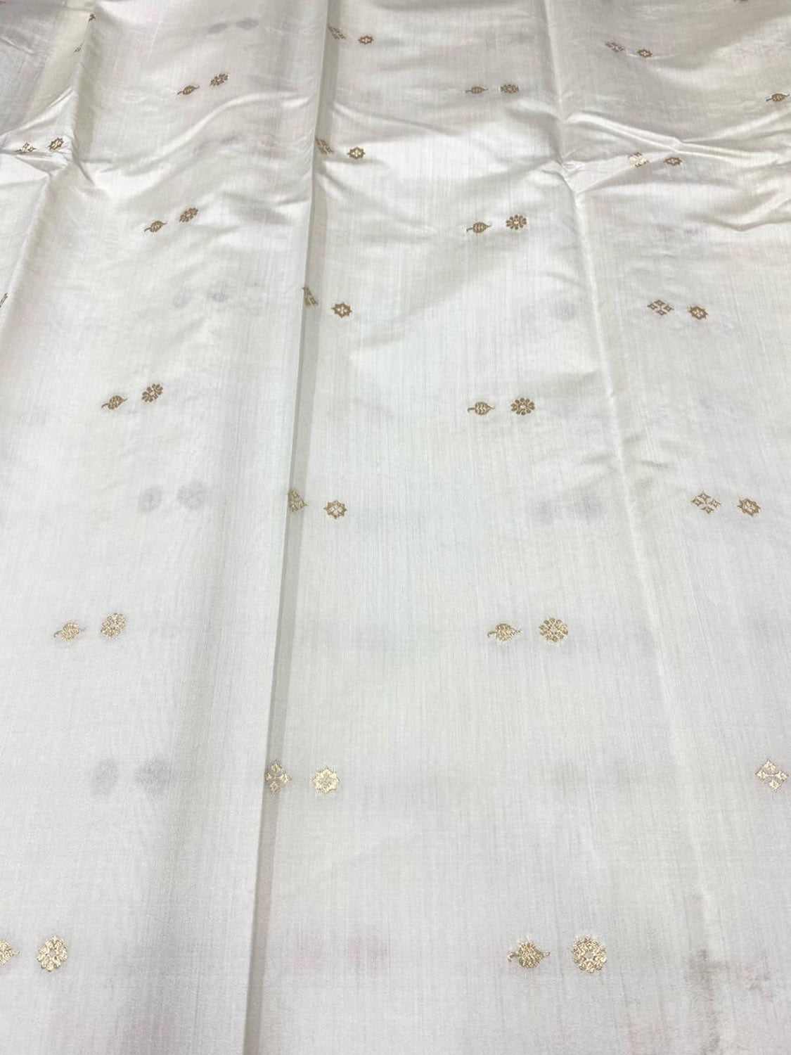 Dyeable Banarasi Pure Chinya Silk Handloom Fabric (2.5 mtr) - Luxurion World