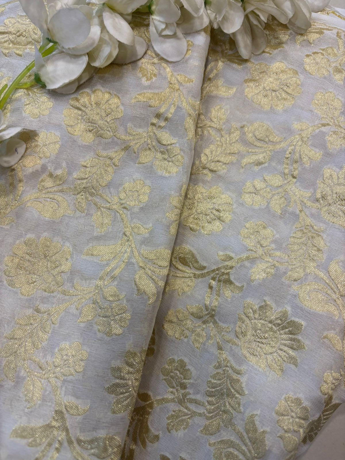 Dyeable Handloom Banarasi Pure Georgette Flower Design Fabric ( 1 Mtr ) - Luxurion World