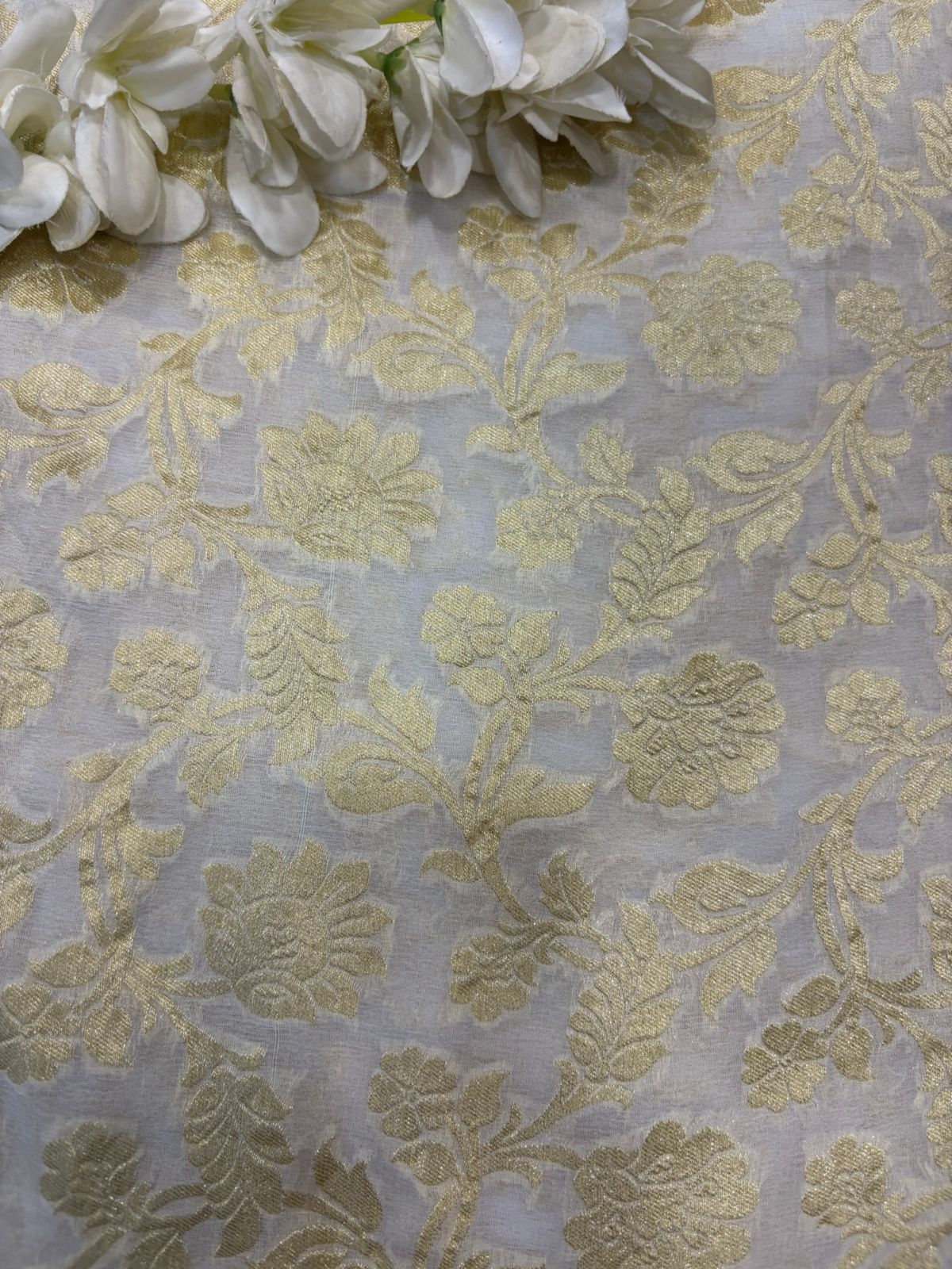 Dyeable Handloom Banarasi Pure Georgette Flower Design Fabric ( 1 Mtr ) - Luxurion World