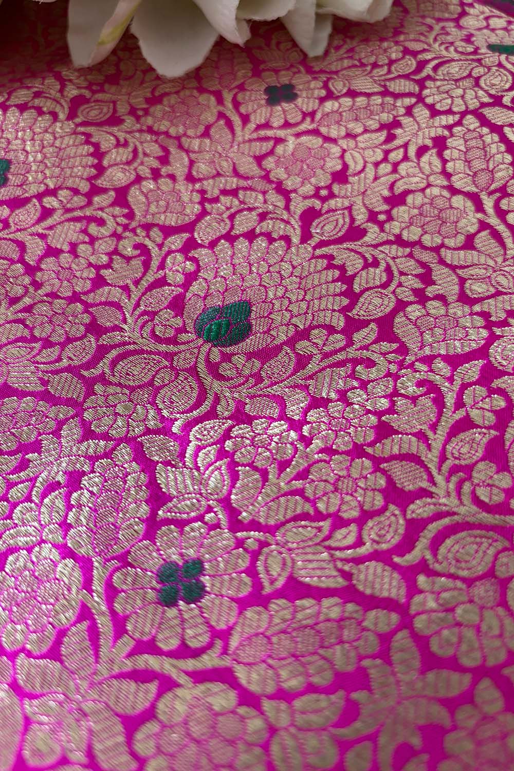 Exquisite Pink Banarasi Pure Katan Silk Meenakari Flower Design Fabric ( 2.5 Mtr ) - Luxurion World