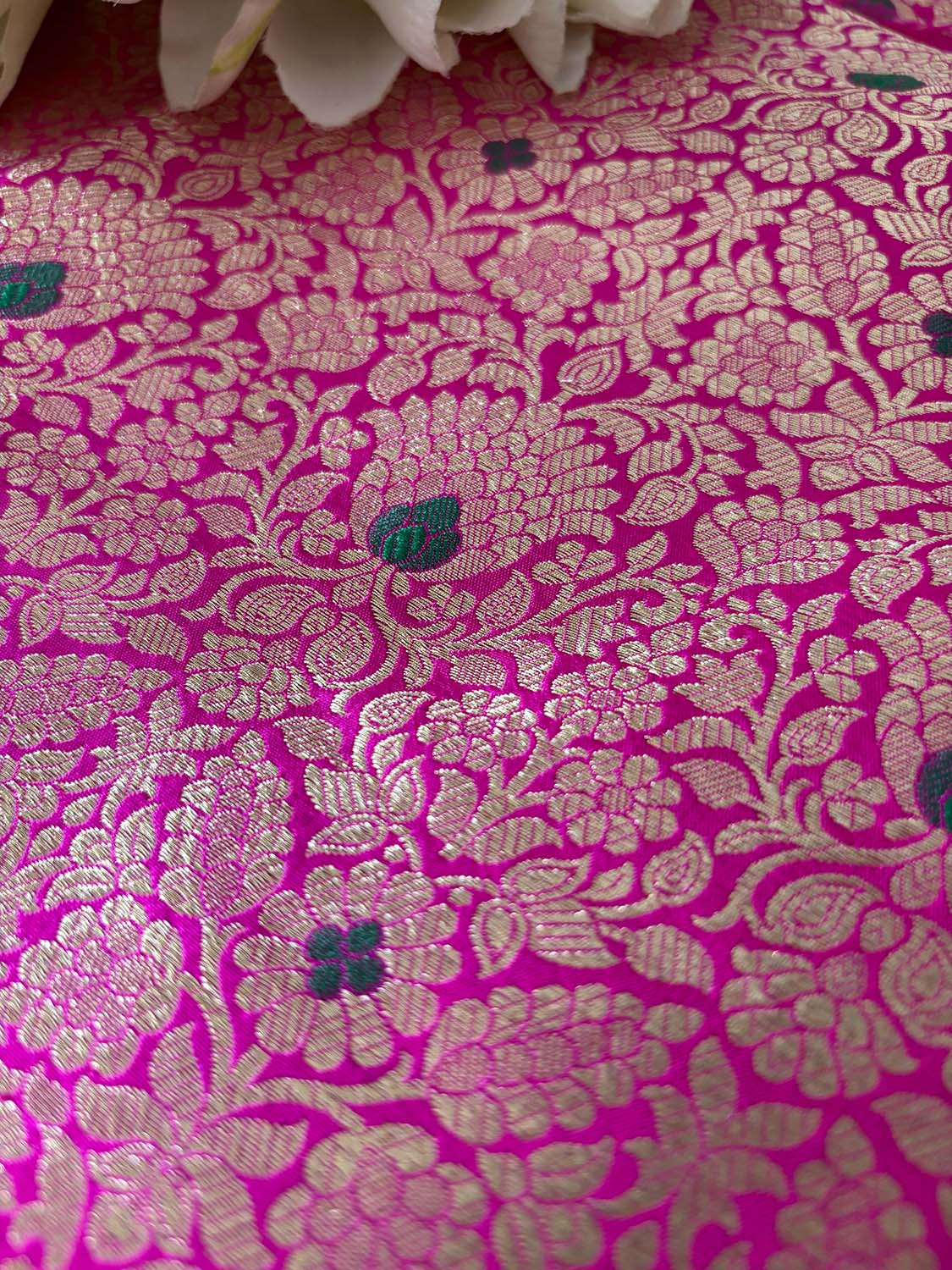 Exquisite Pink Banarasi Pure Katan Silk Meenakari Flower Design Fabric ( 2.5 Mtr ) - Luxurion World