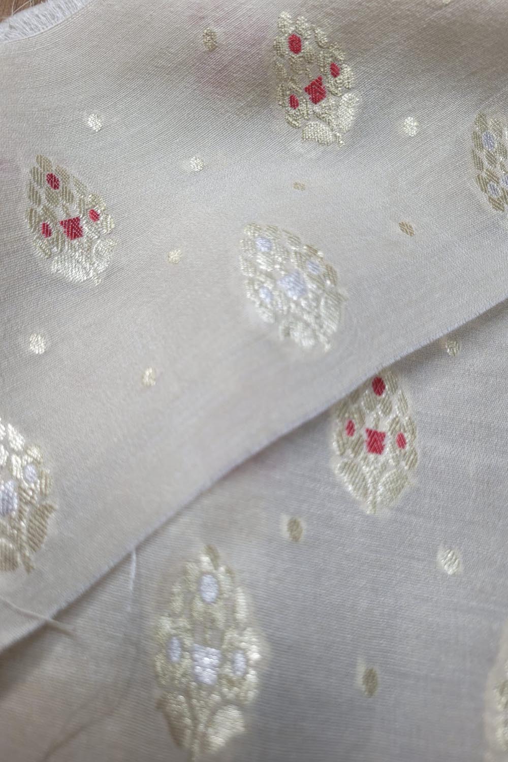 Dyeable Banarasi Handloom Pure Moonga Silk Meenakari Fabric ( 2.5 Mtr ) - Luxurion World