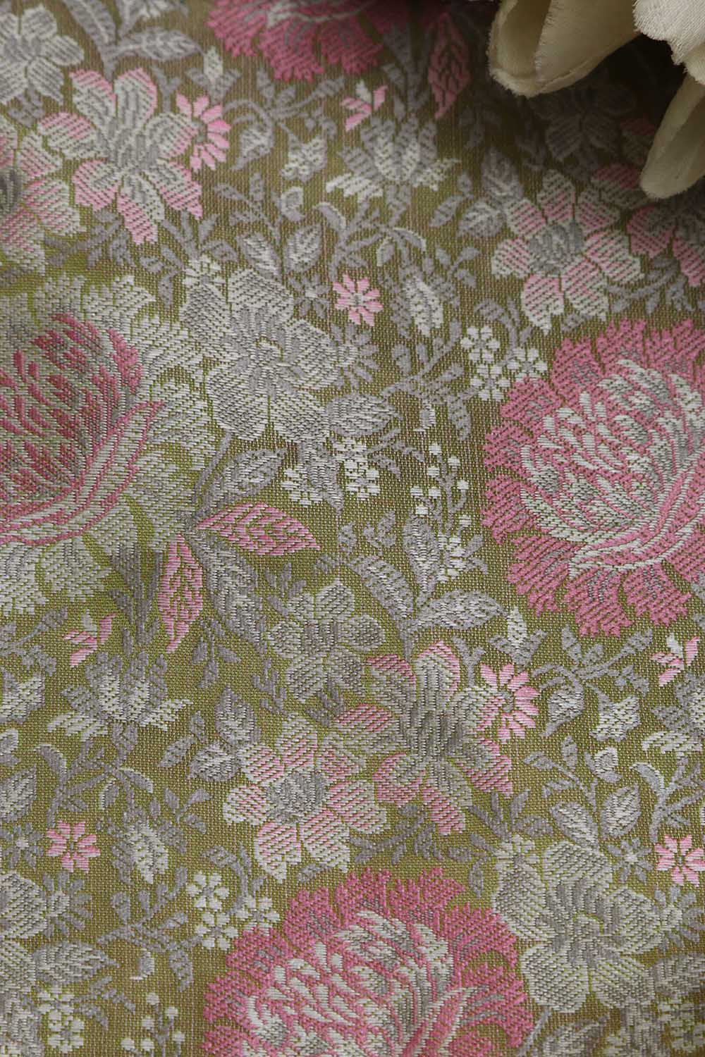 Green Banarasi Resham Tanchui Silk Fabric ( 2.5 Mtr ) - Luxurion World