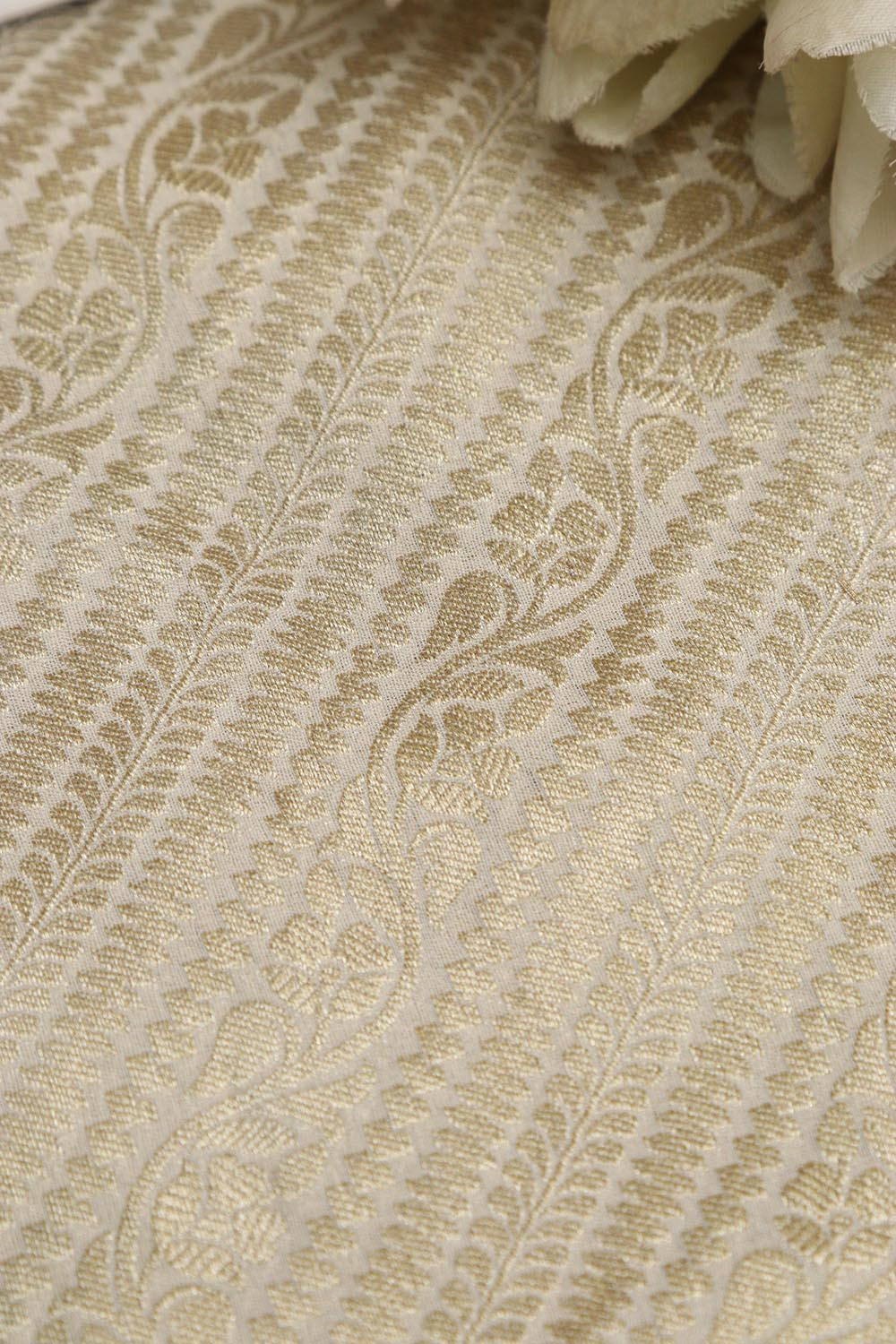 Dyeable Banarasi Georgette Fabric ( 2.5 Mtr ) - Luxurion World