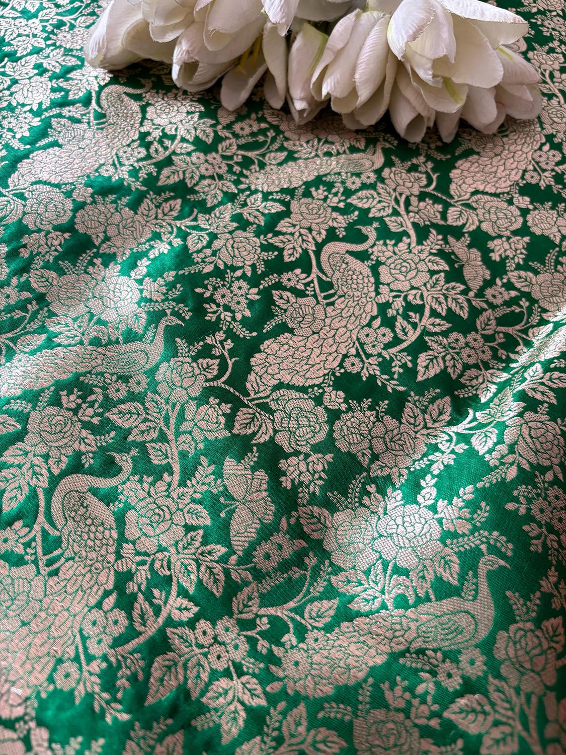 Green Banarasi Pure Katan Silk Peacock And Flower Design Fabric ( 2.5 Mtr ) - Luxurion World