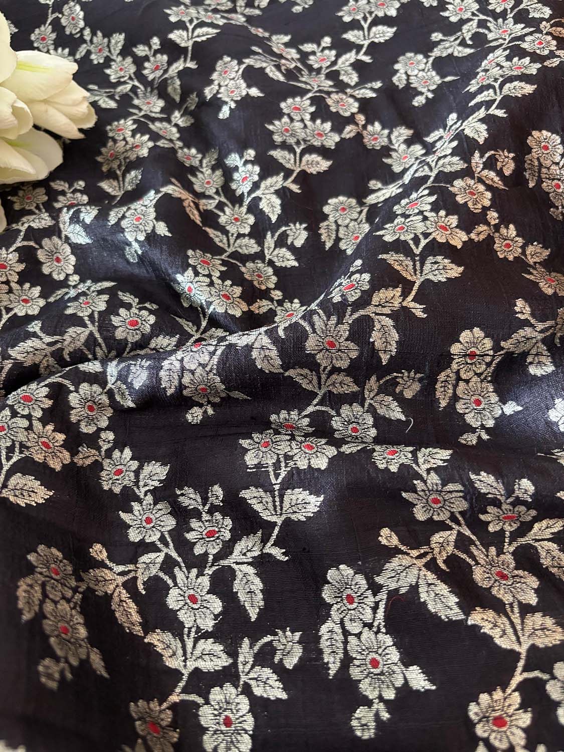 Elegant Black Banarasi Raw Silk Flower Design Meenakari Flower Design Fabric ( 1 Mtr ) - Luxurion World