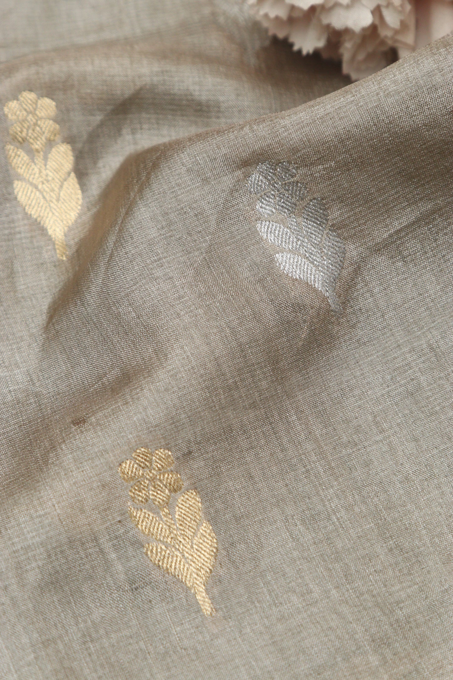 Exquisite Pastel Banarasi Handloom Tussar Silk Sona Roopa Fabric ( 2.5 Mtr ) - Luxurion World