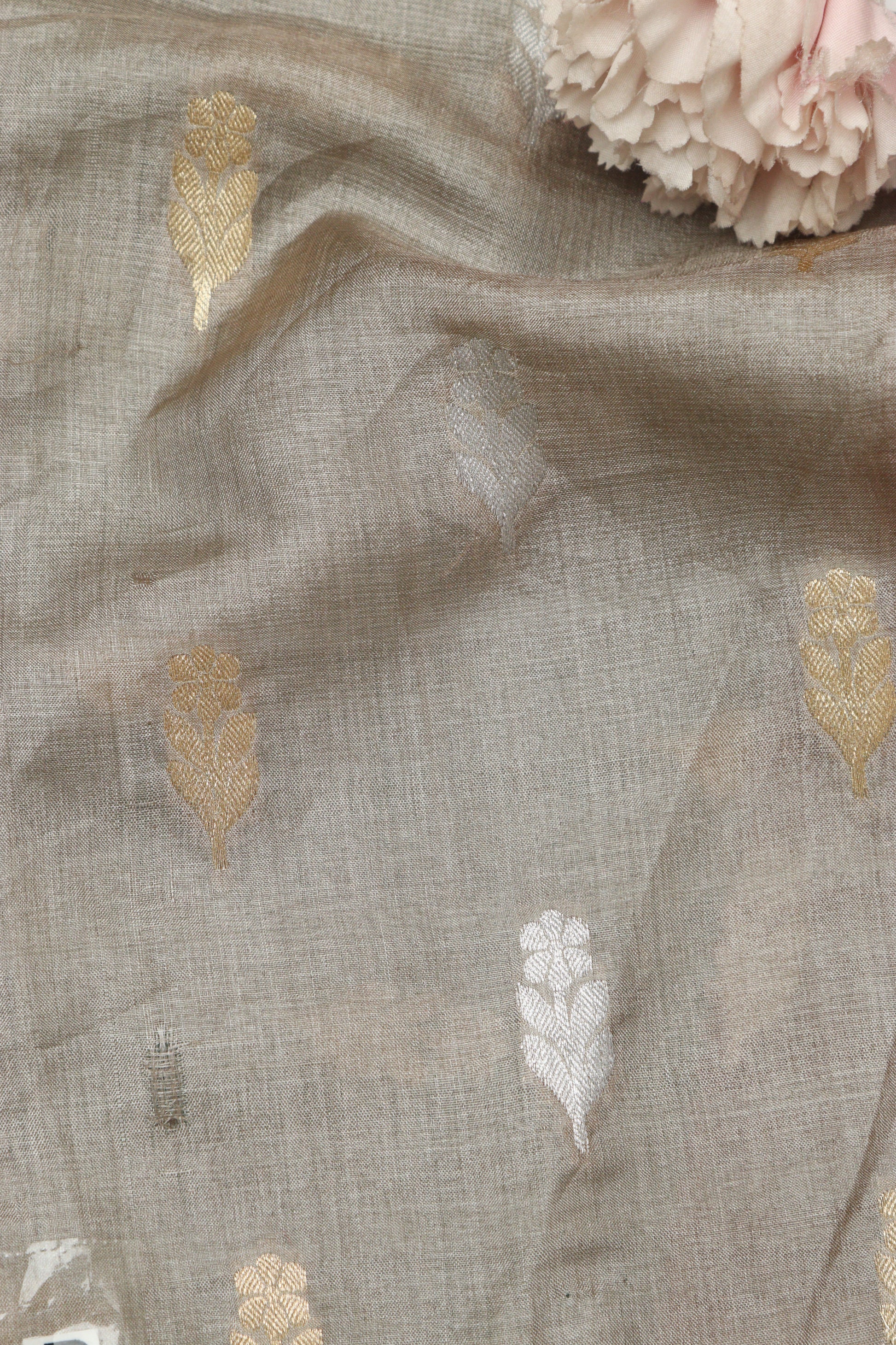Exquisite Pastel Banarasi Handloom Tussar Silk Sona Roopa Fabric ( 2.5 Mtr ) - Luxurion World