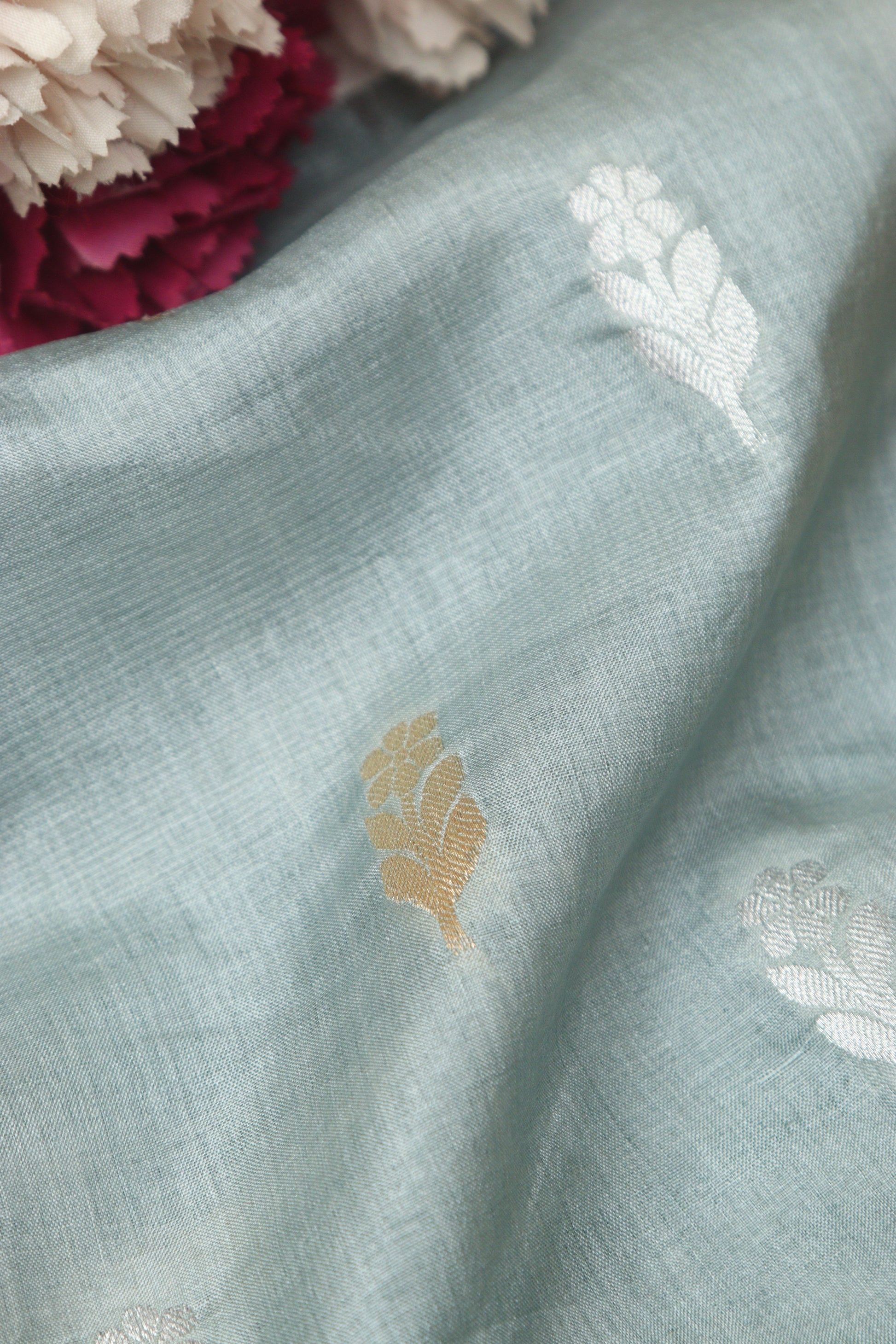 Exquisite Grey Banarasi Handloom Tussar Silk Sona Roopa Fabric ( 2.5 Mtr ) - Luxurion World