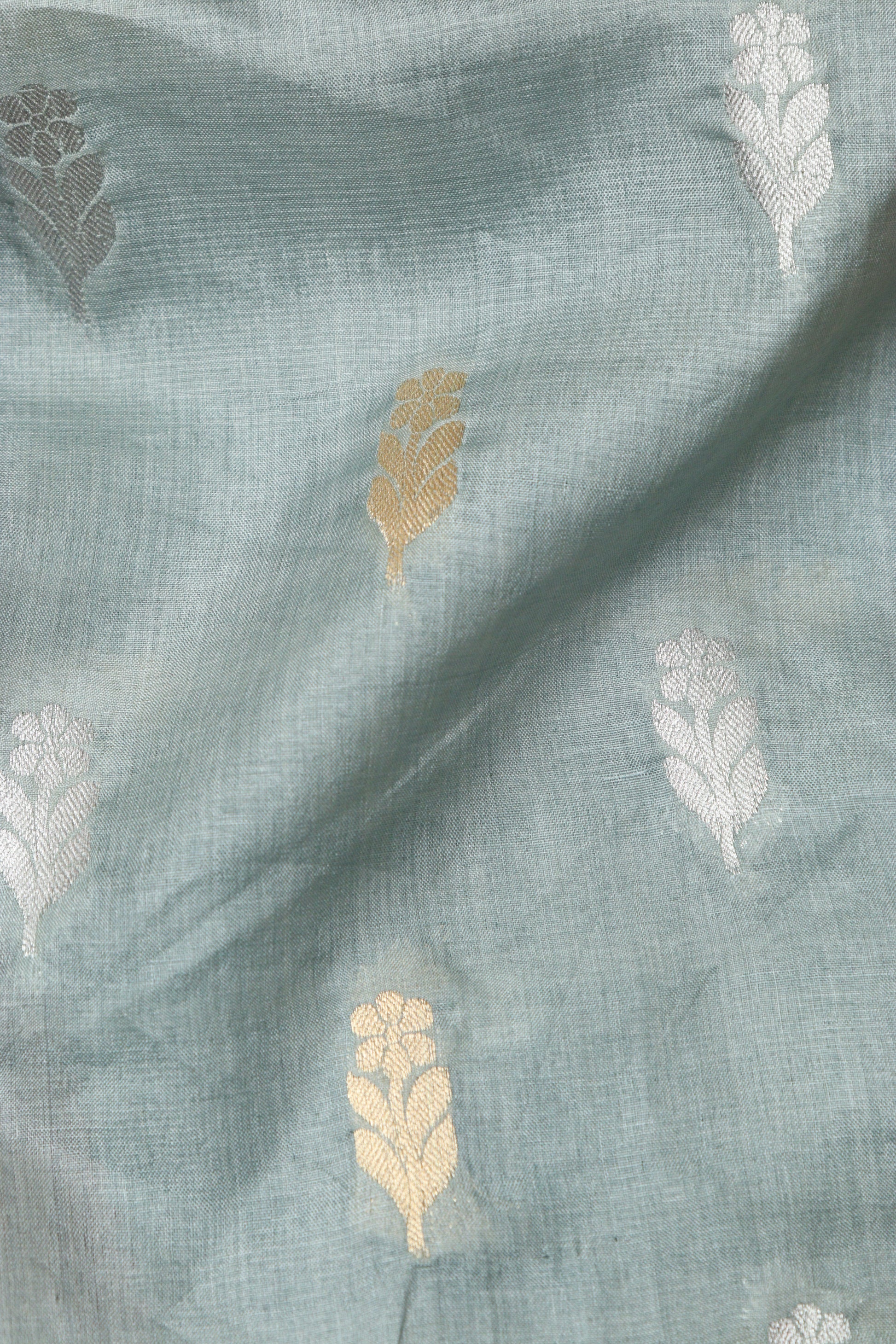 Exquisite Grey Banarasi Handloom Tussar Silk Sona Roopa Fabric ( 2.5 Mtr ) - Luxurion World