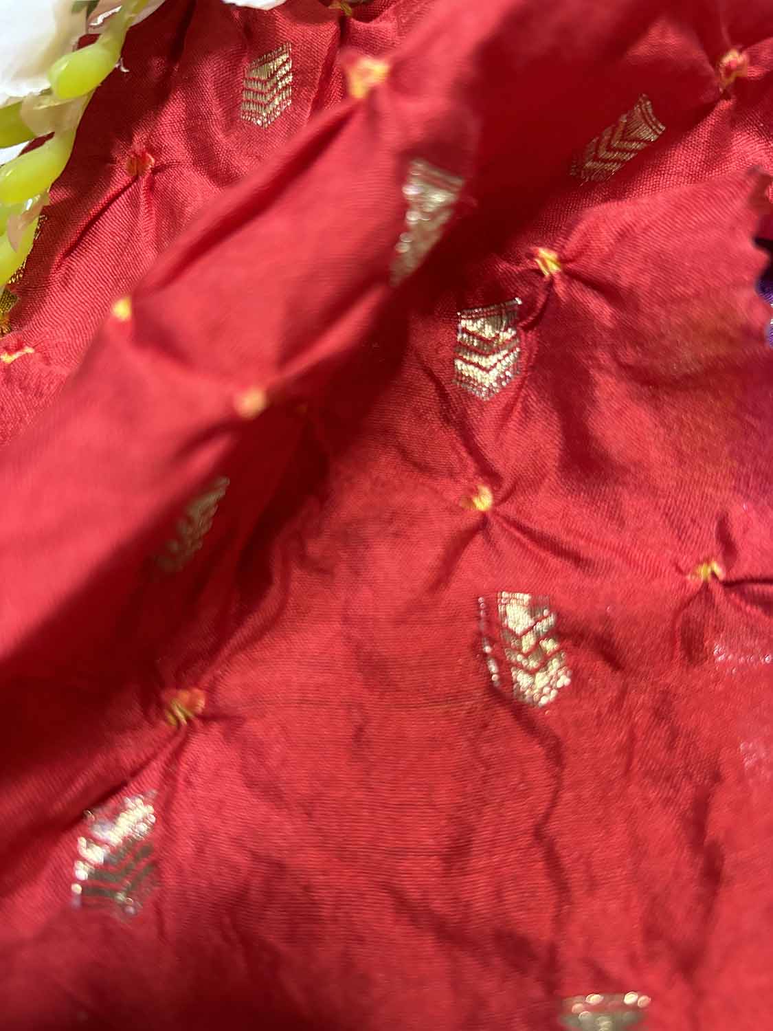 Elegant Red Banarasi Bandhani Handloom Chiniya Silk Fabric ( 2.5 Mtr ) - Luxurion World