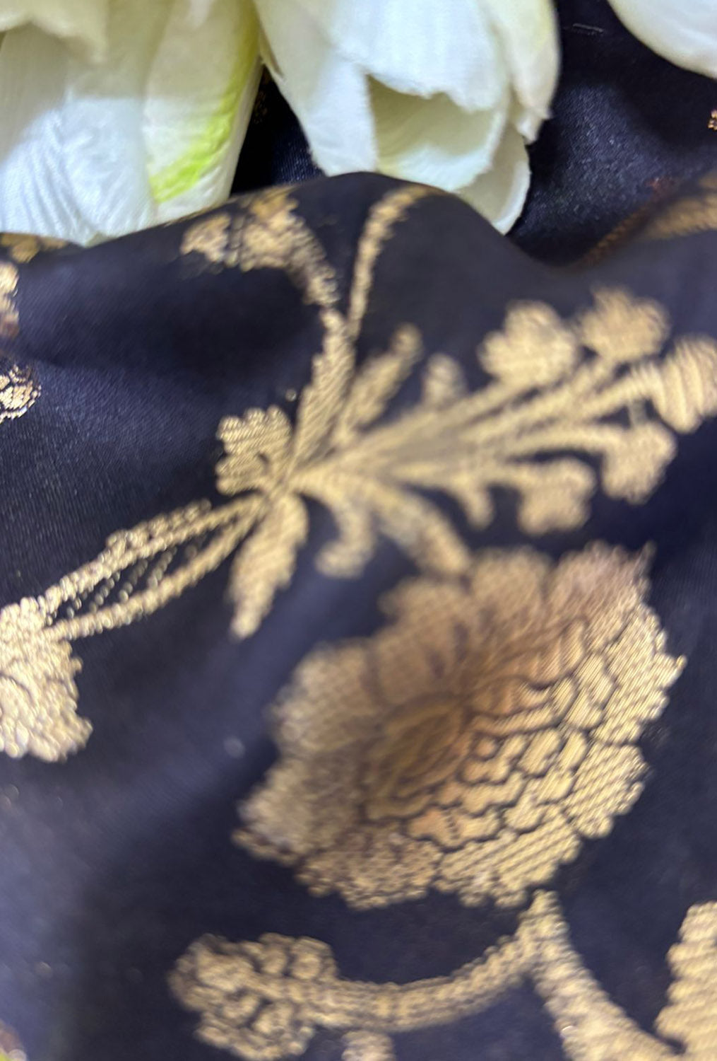 Elegant Black Banarasi Handloom Chiniya Silk Fabric ( 2.5 Mtr ) - Luxurion World