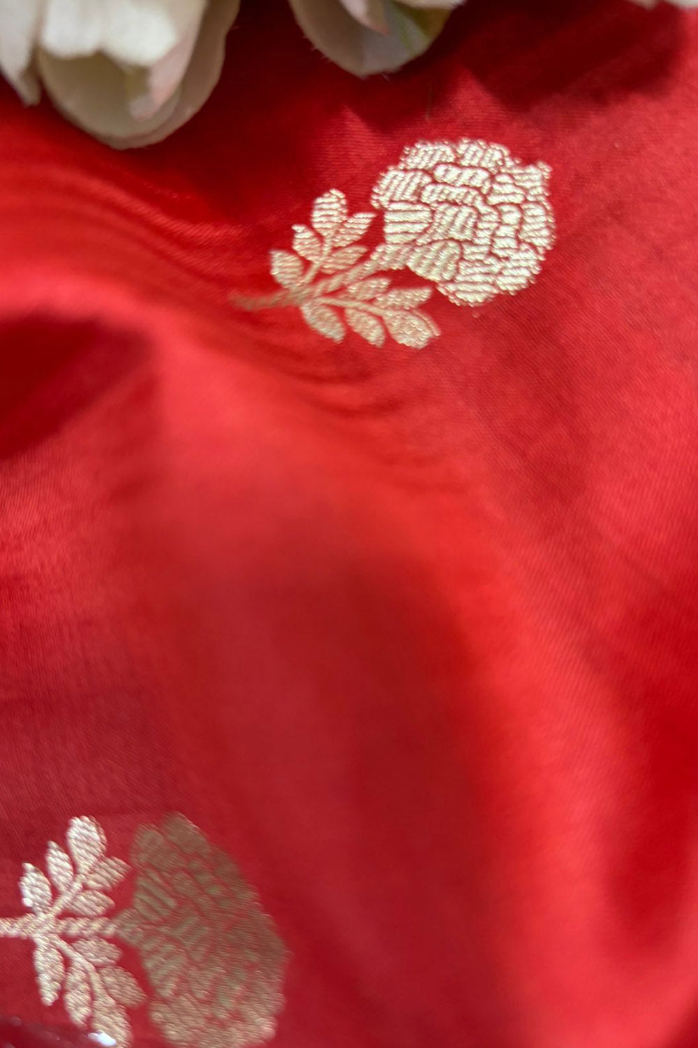Elegant Red Banarasi Handloom Chiniya Silk Fabric ( 2.5 Mtr ) - Luxurion World