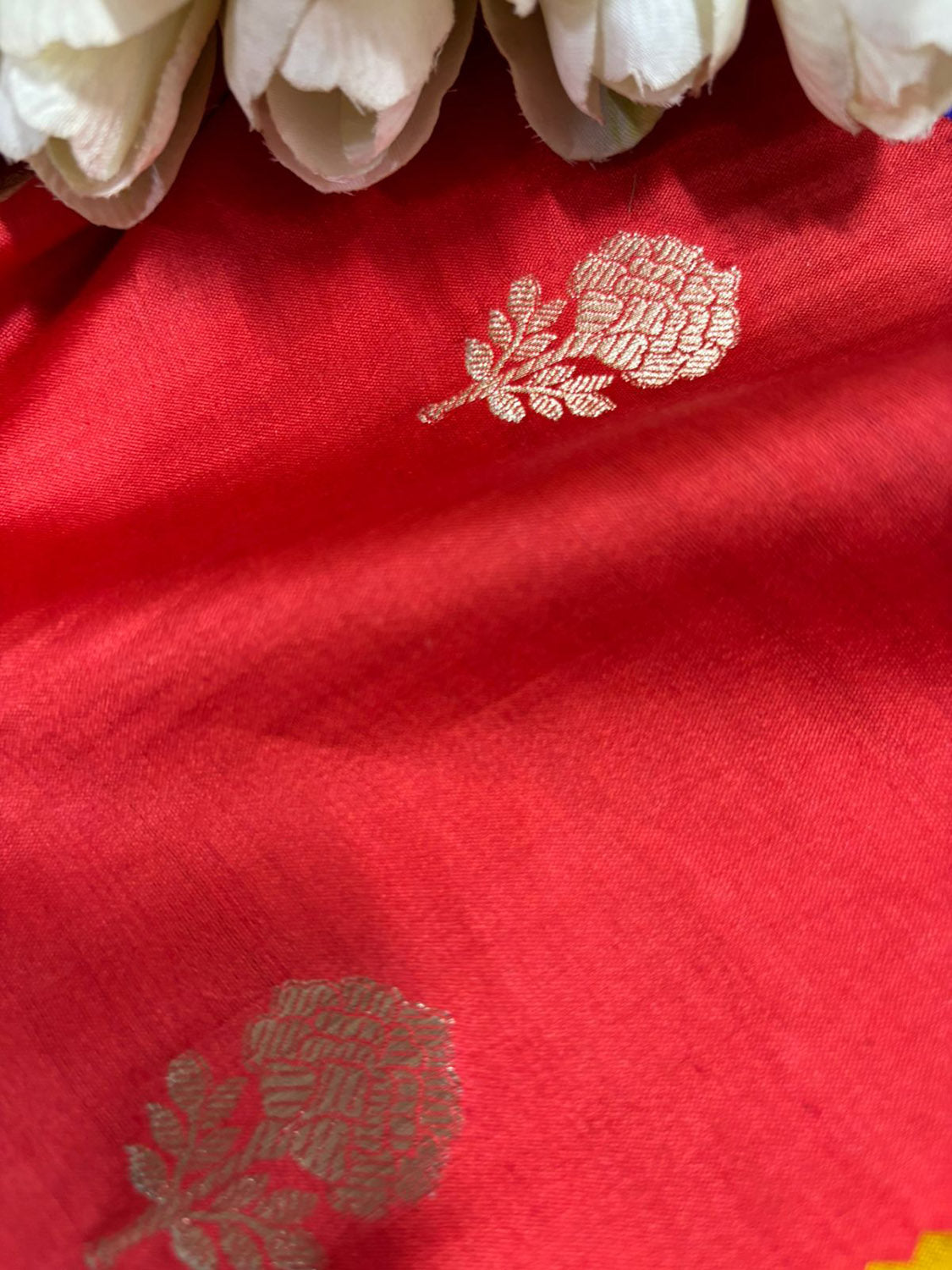 Elegant Red Banarasi Handloom Chiniya Silk Fabric ( 2.5 Mtr ) - Luxurion World