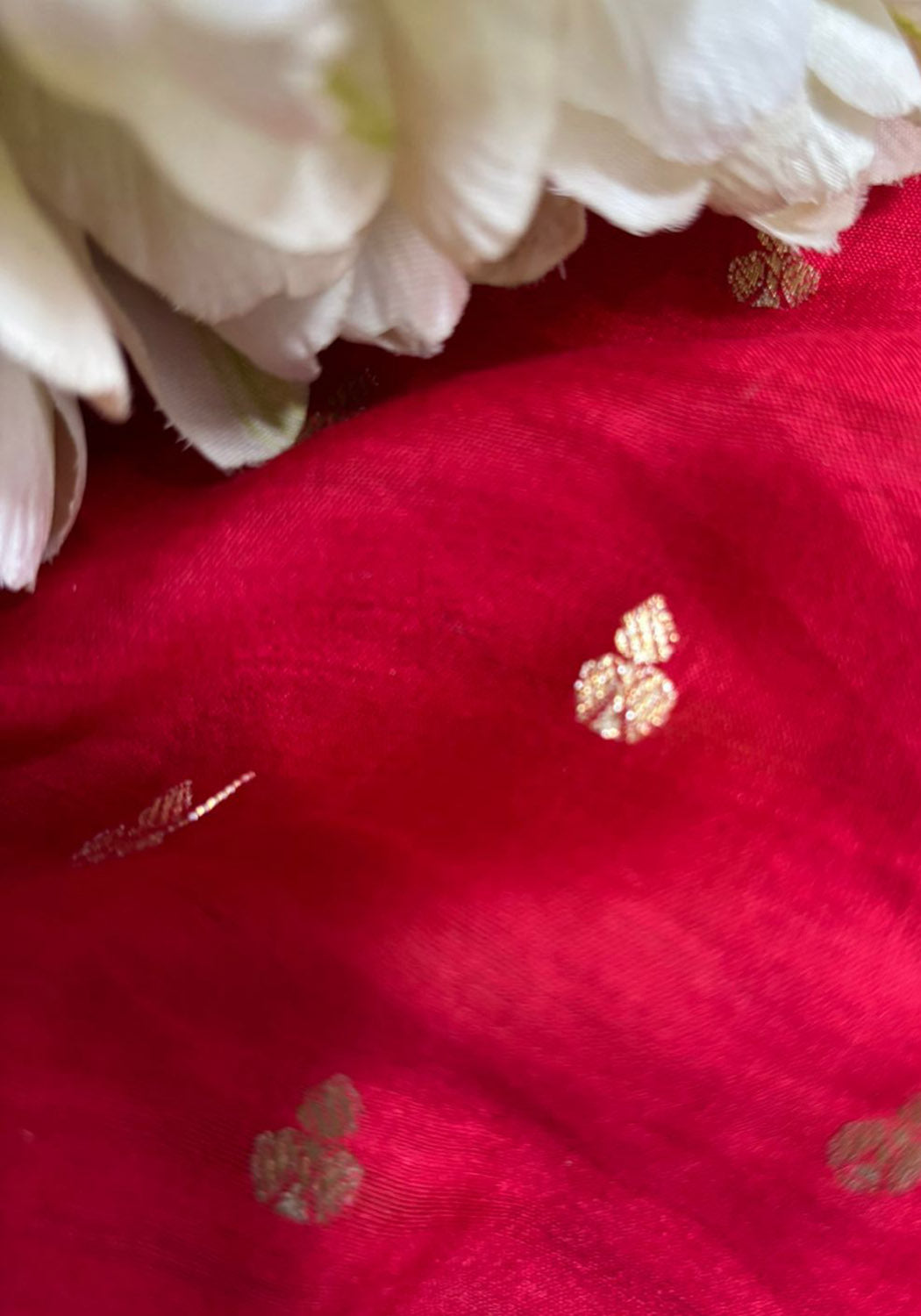 Elegant Red Banarasi Handloom Chiniya Silk Fabric ( 2.5 Mtr ) - Luxurion World