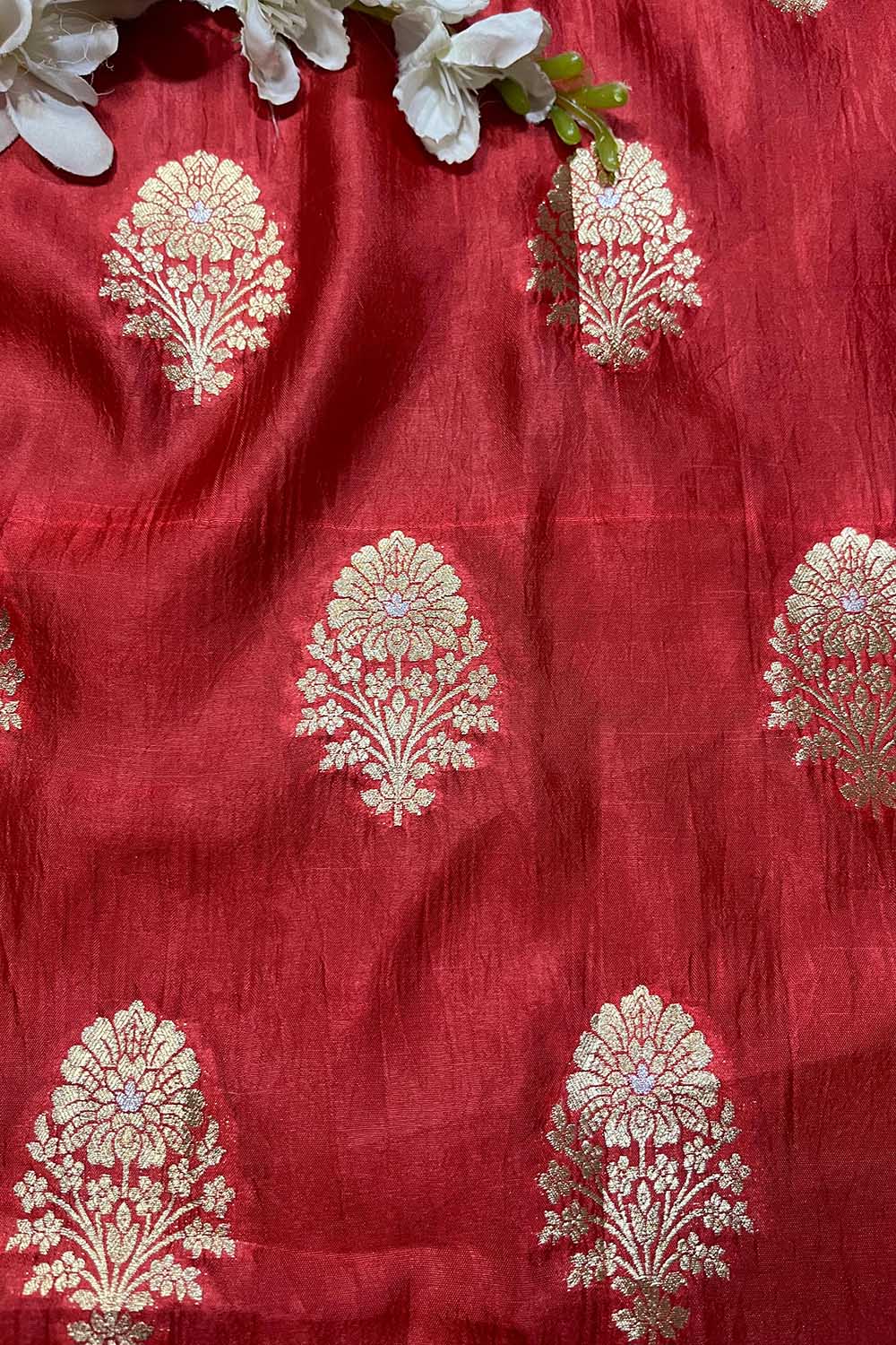 Stunning Red Banarasi Handloom Pure Katan Silk Fabric ( 2.5 Mtrs ) - Luxurion World