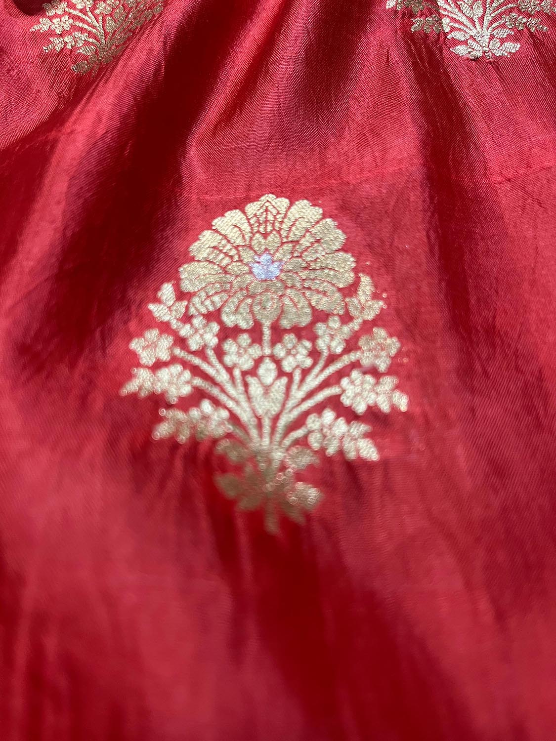 Stunning Red Banarasi Handloom Pure Katan Silk Fabric ( 2.5 Mtrs ) - Luxurion World