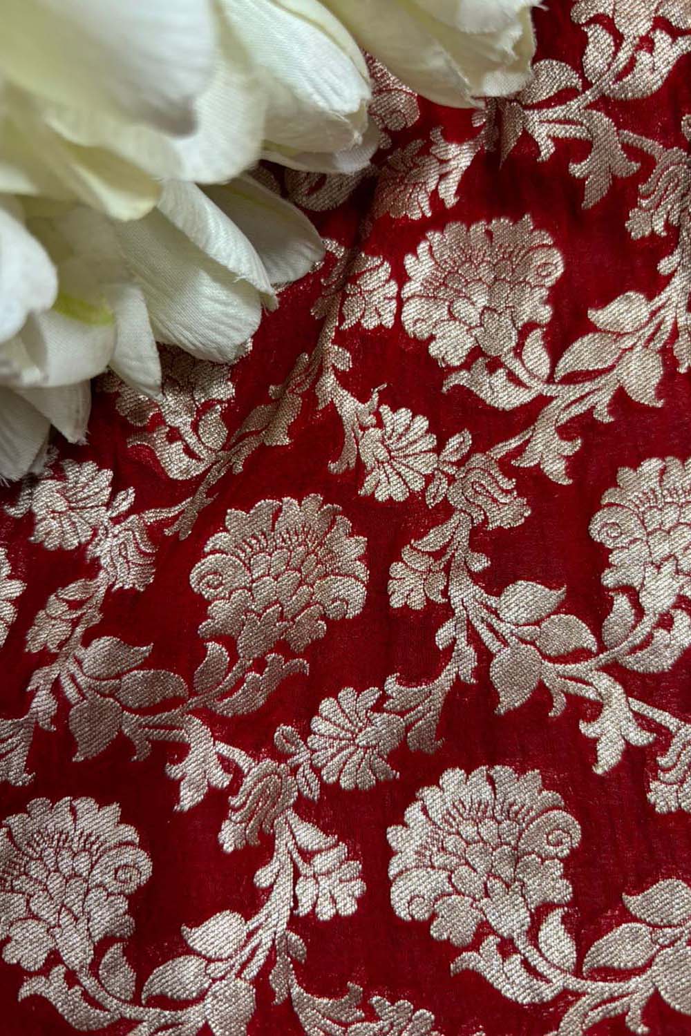 Elegant Maroon Banarasi Handloom Pure Georgette Fabric ( 2.5 Mtr ) - Luxurion World