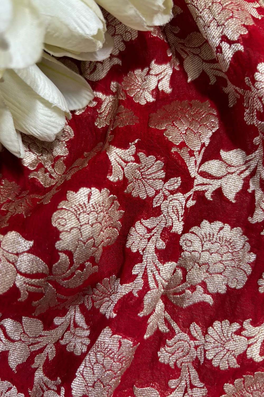 Elegant Maroon Banarasi Handloom Pure Georgette Fabric ( 2.5 Mtr ) - Luxurion World