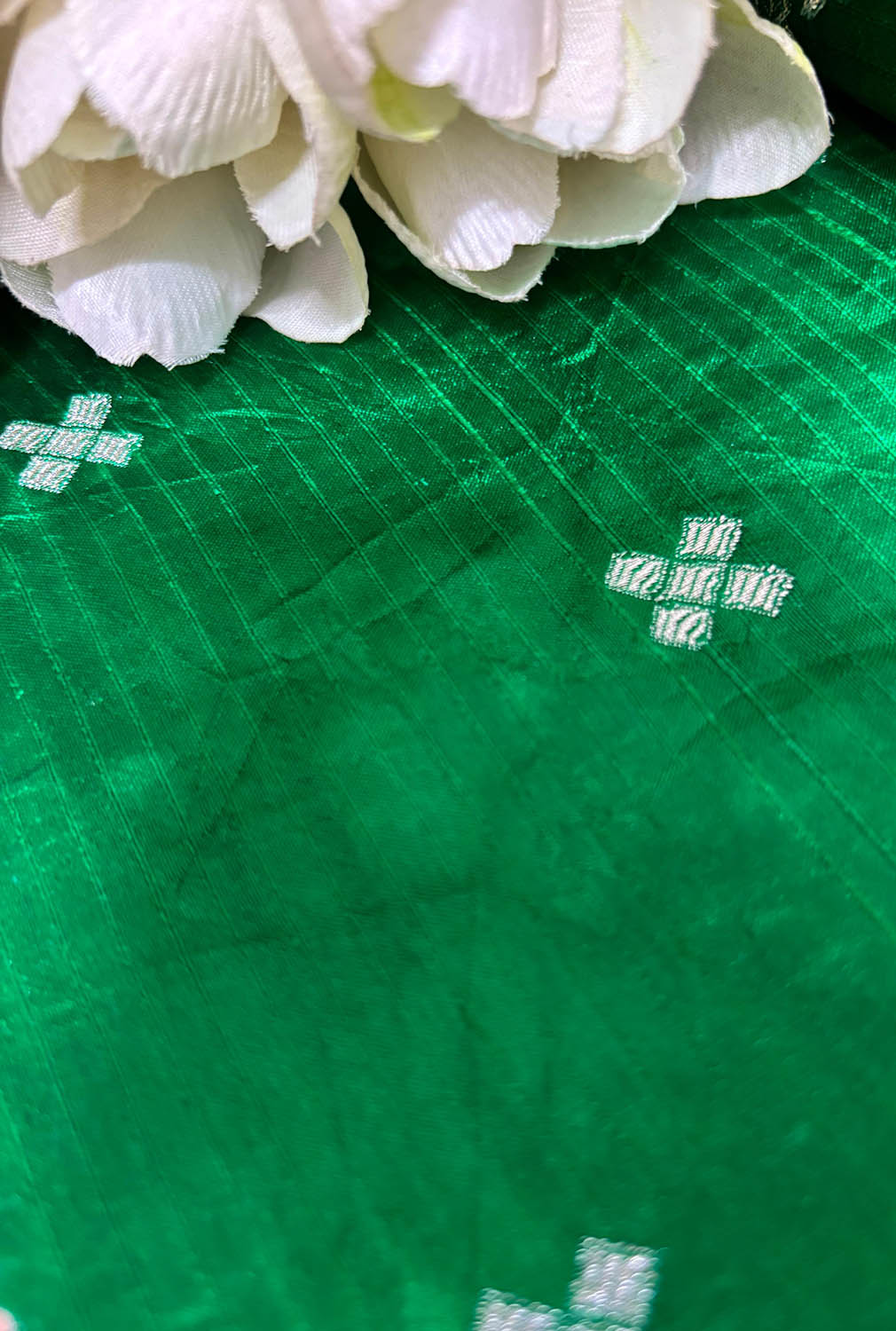 Green Banarasi Handloom Pure Silk Fabric ( 2.5 Mtr ) - Luxurion World