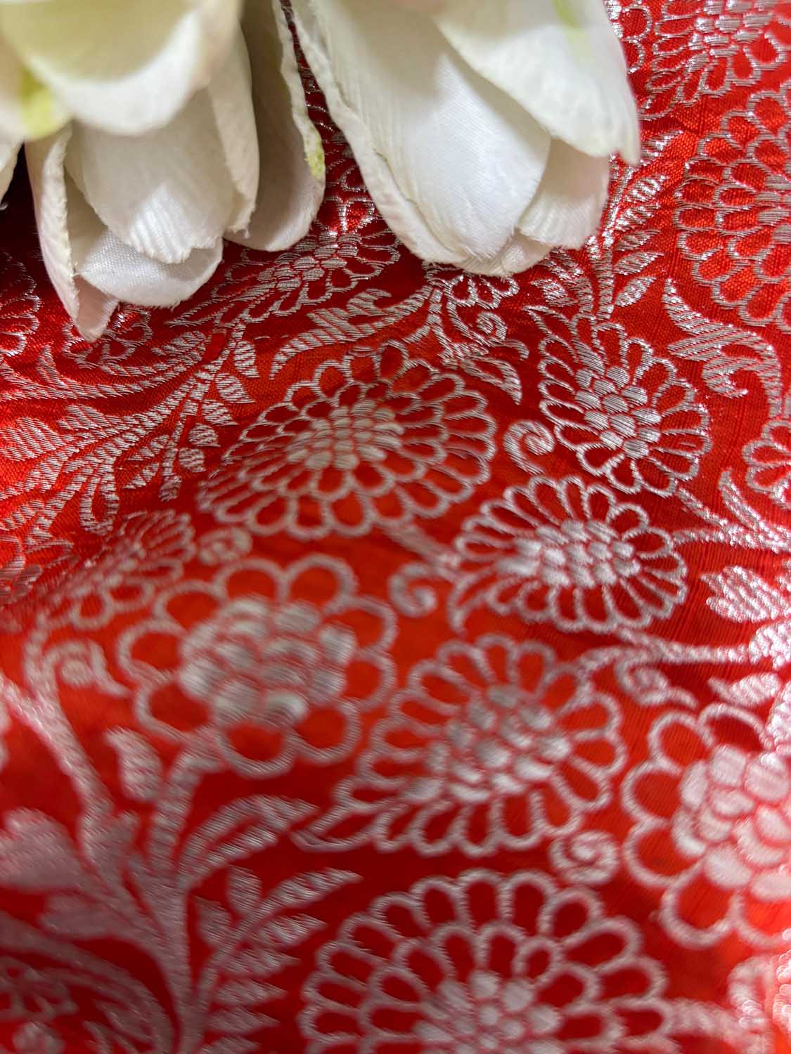 Red Banarasi Handloom Pure Silk Fabric ( 2.5 Mtr ) - Luxurion World