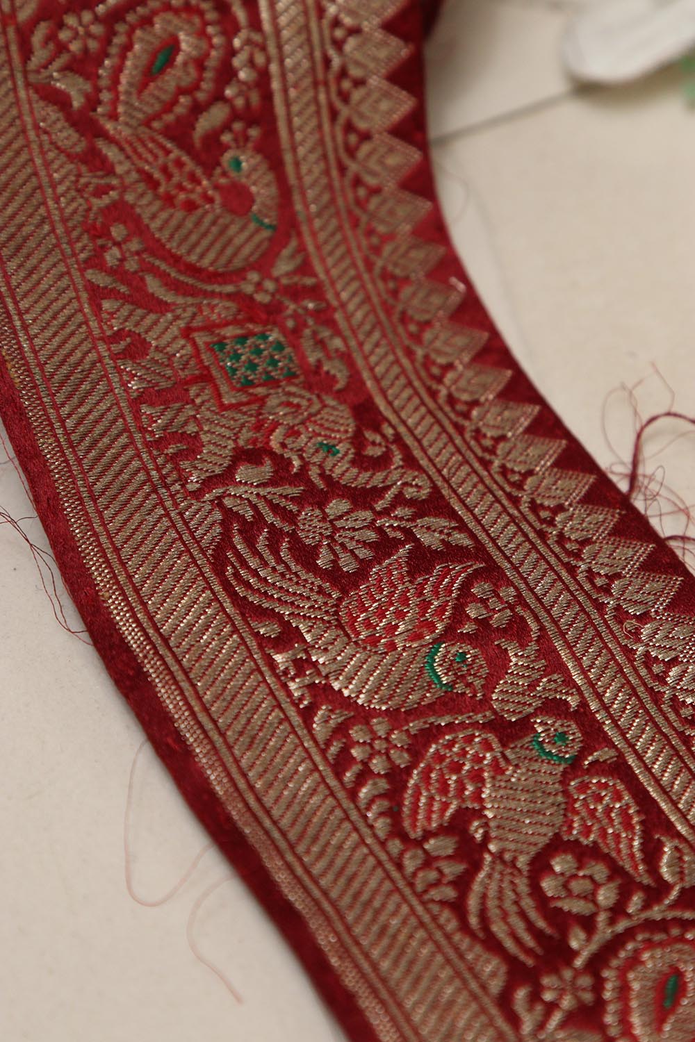 Red Banarasi Handloom Vintage Pure Silk Border Lace ( 1 Mtr ) - Luxurion World