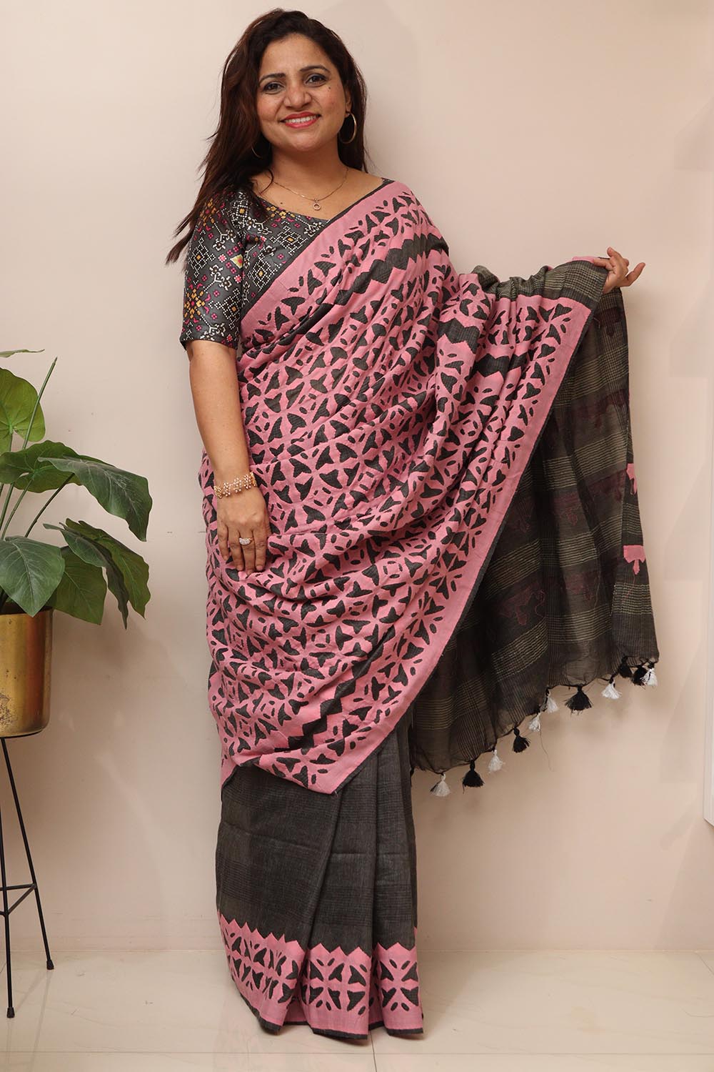 Elegant Grey Tussar Cotton Saree With Pink Hand Applique Work - Luxurion World