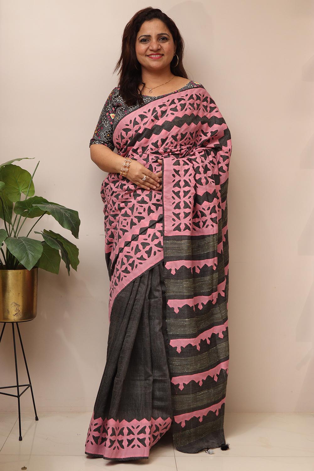 Elegant Grey Tussar Cotton Saree With Pink Hand Applique Work - Luxurion World