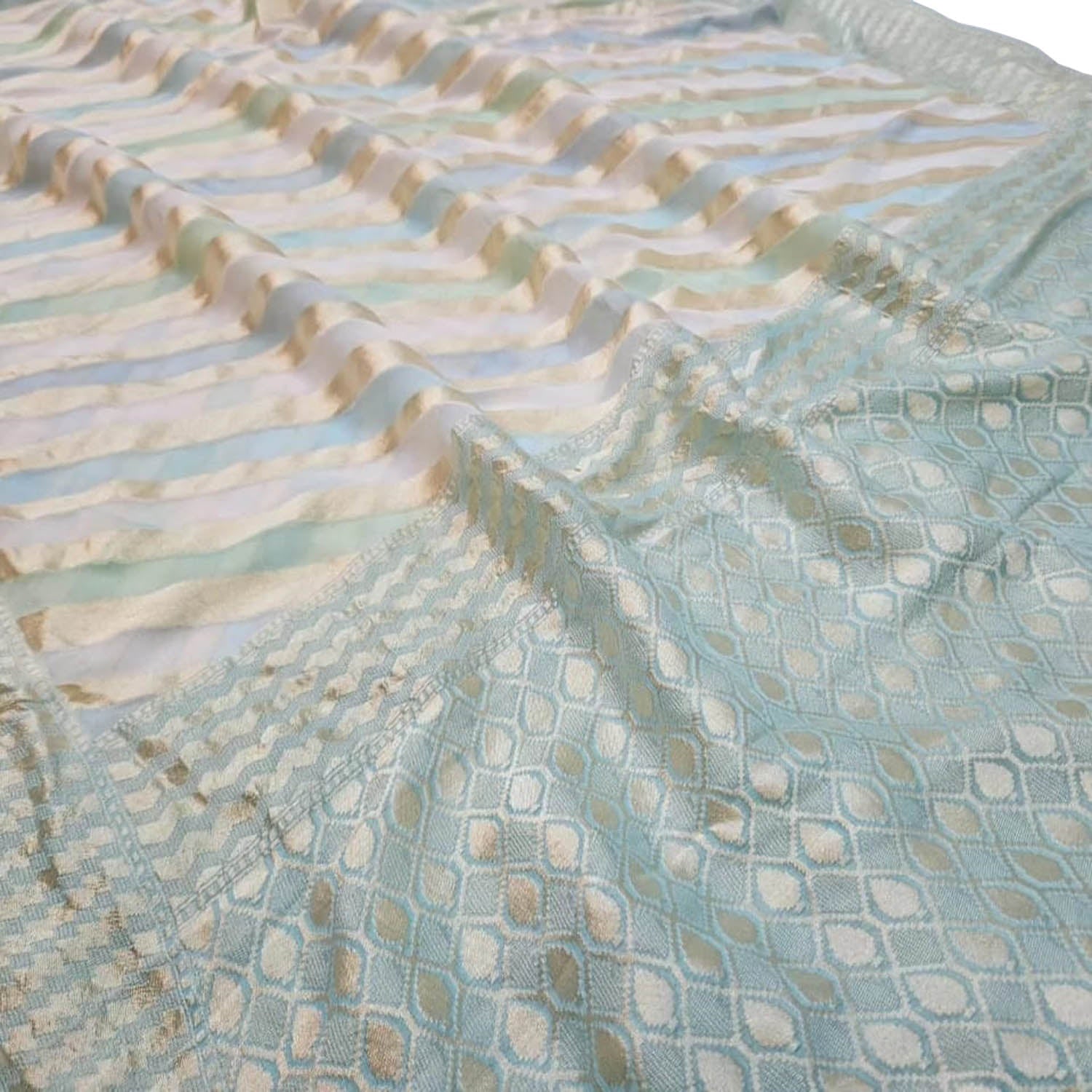 Vibrant Banarasi Georgette Saree with Brush Dyed Design - Luxurion World
