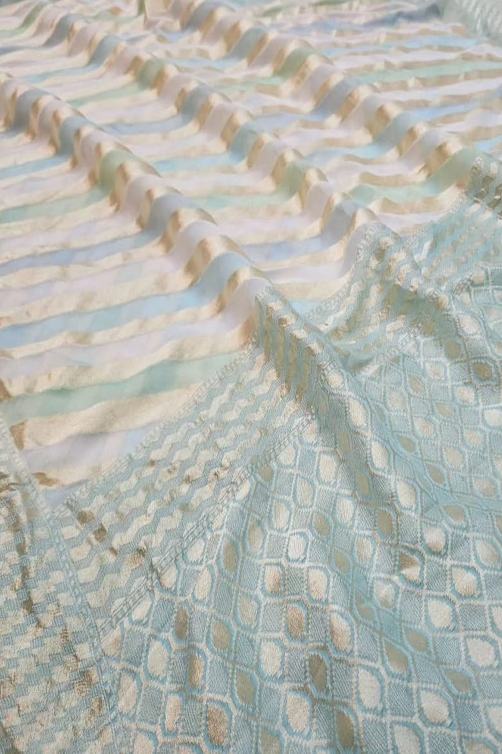 Vibrant Banarasi Georgette Saree with Brush Dyed Design - Luxurion World
